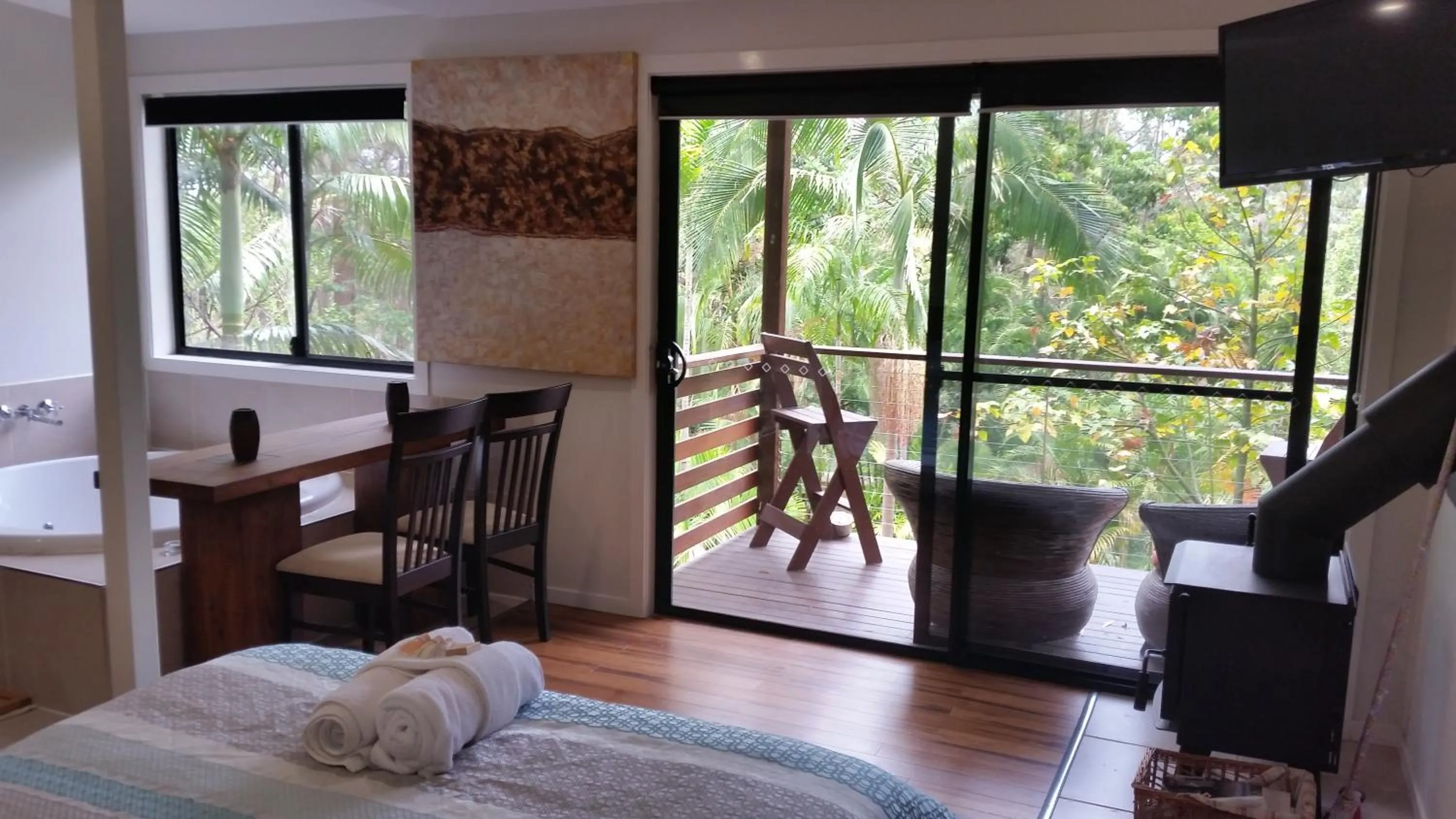 Hot Tub, Bed in Alaya Ascend