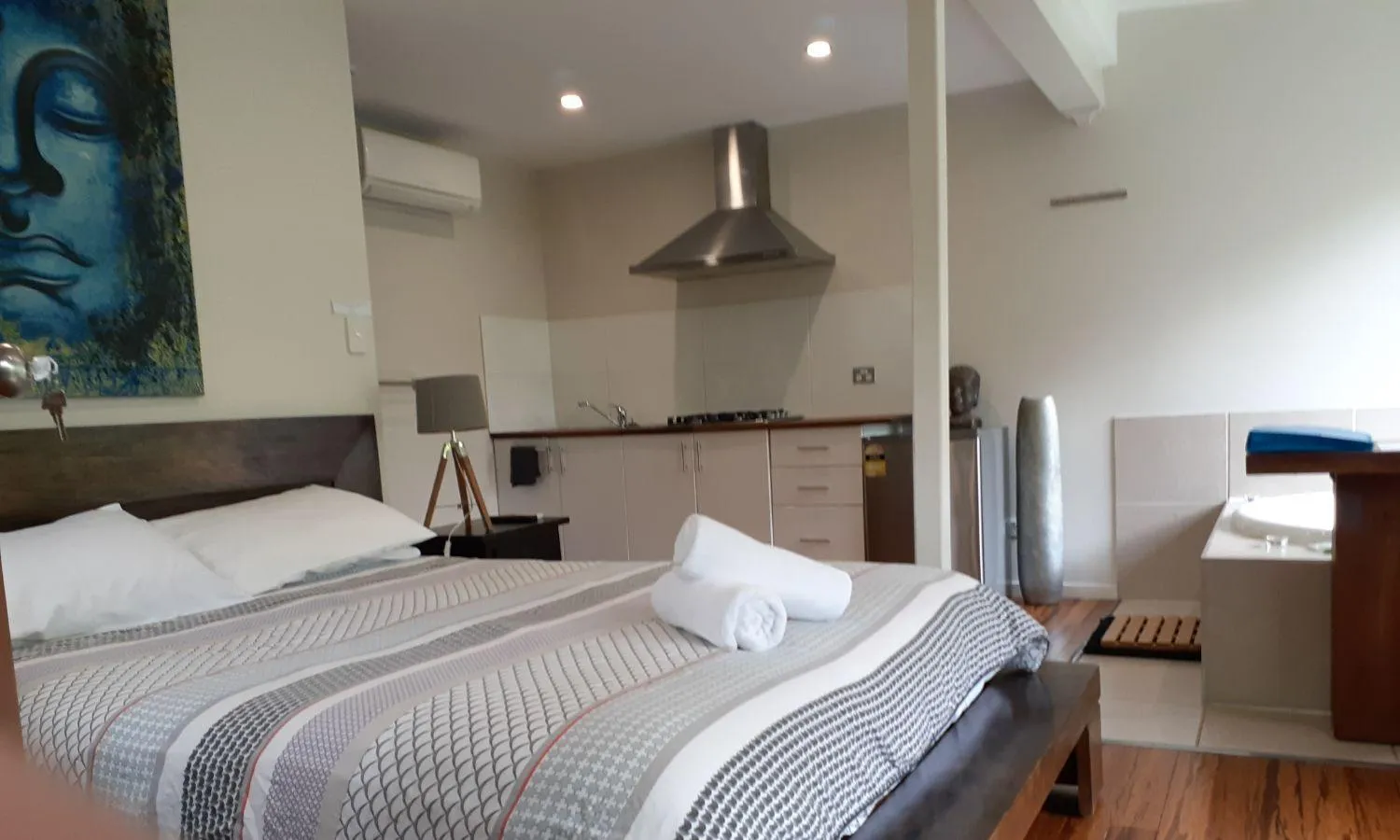 Photo of the whole room, Bed in Alaya Ascend