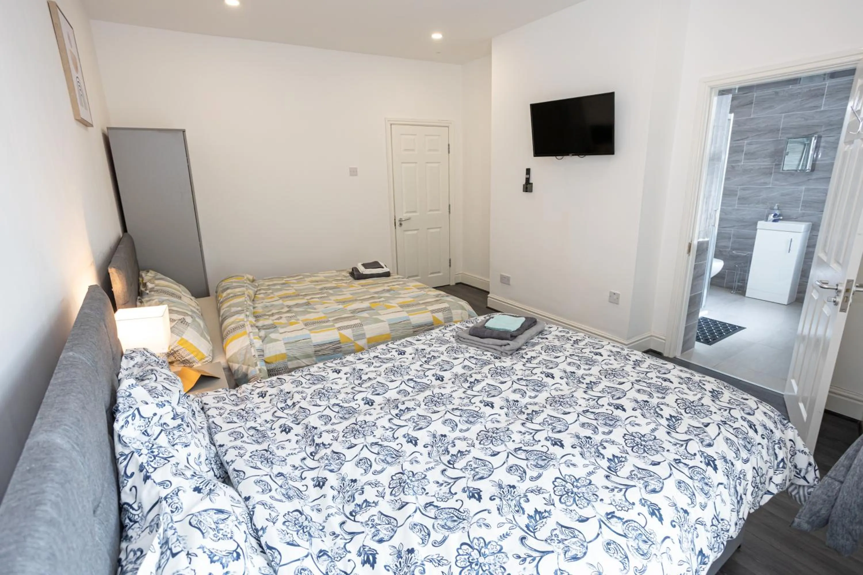 Bedroom, Bed in TCO Luxury House