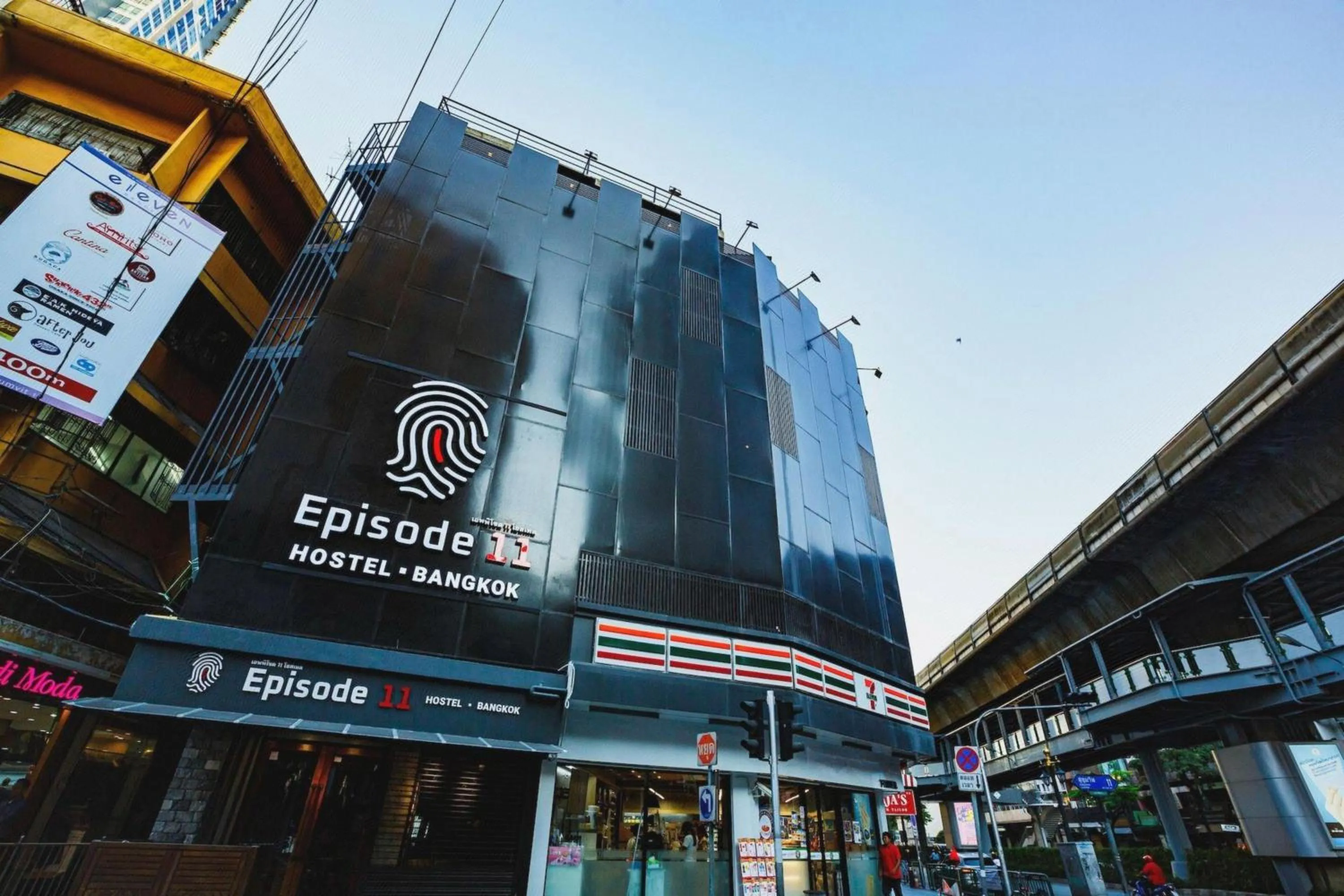 Property building in Episode 11 Hostel Sukhumvit