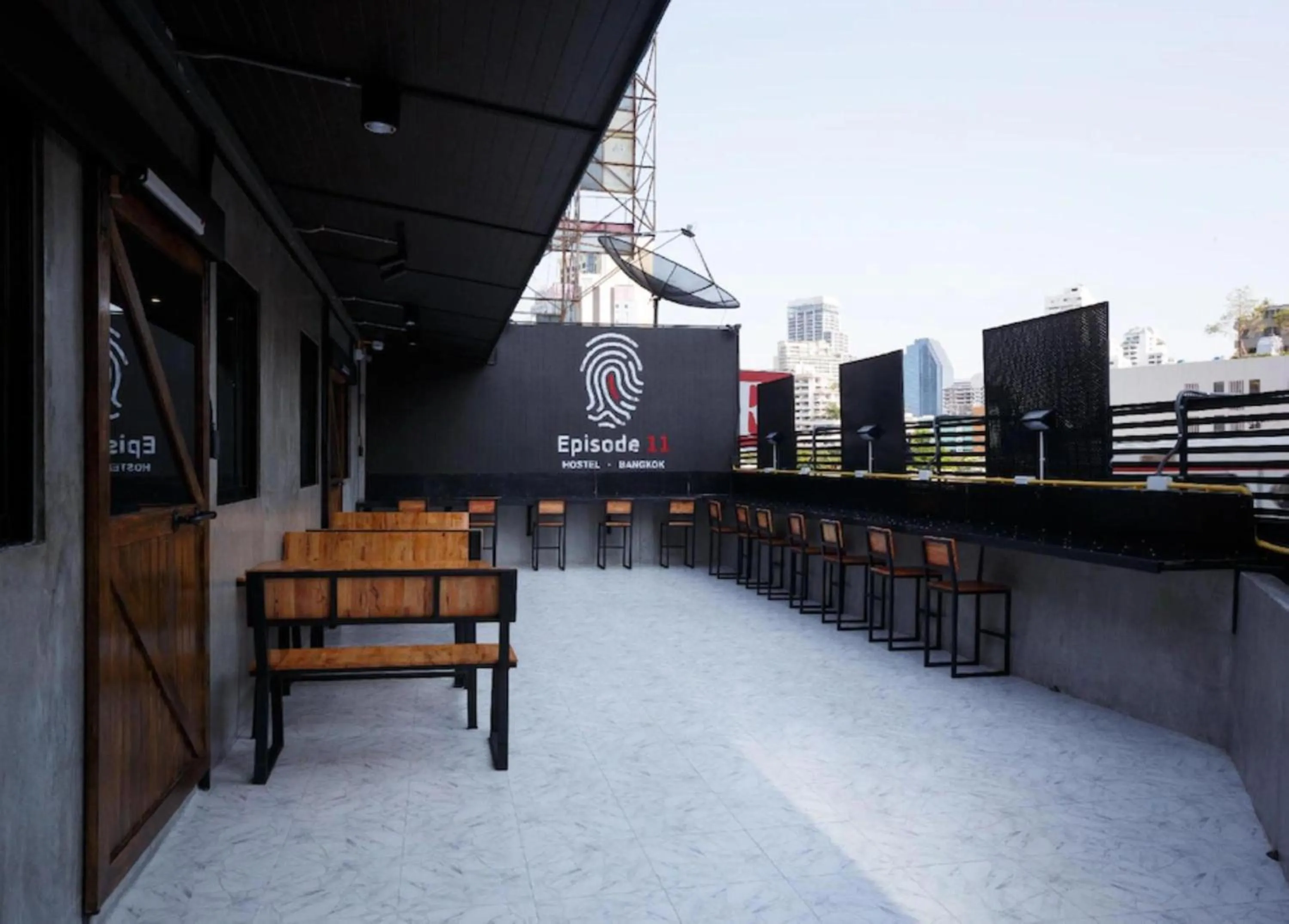 Communal lounge/ TV room in Episode 11 Hostel Sukhumvit