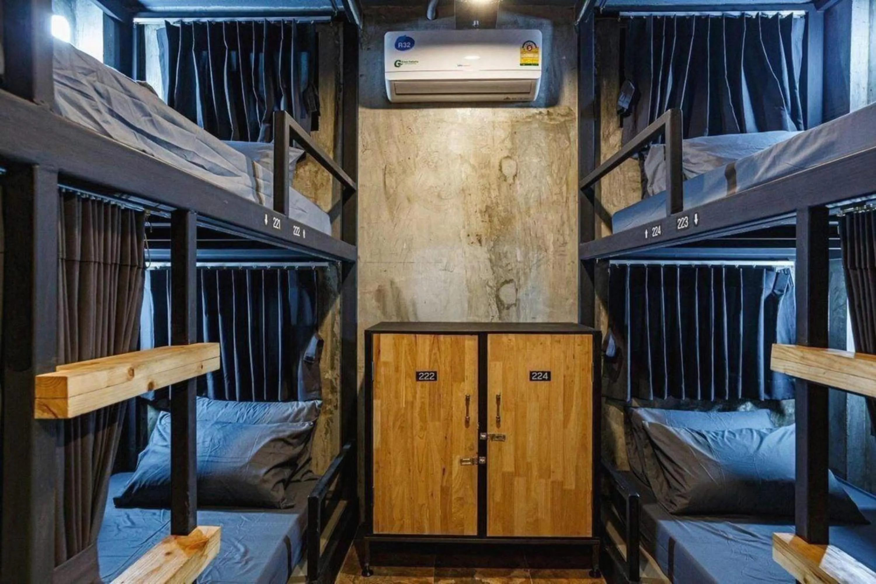 air conditioner in Episode 11 Hostel Sukhumvit