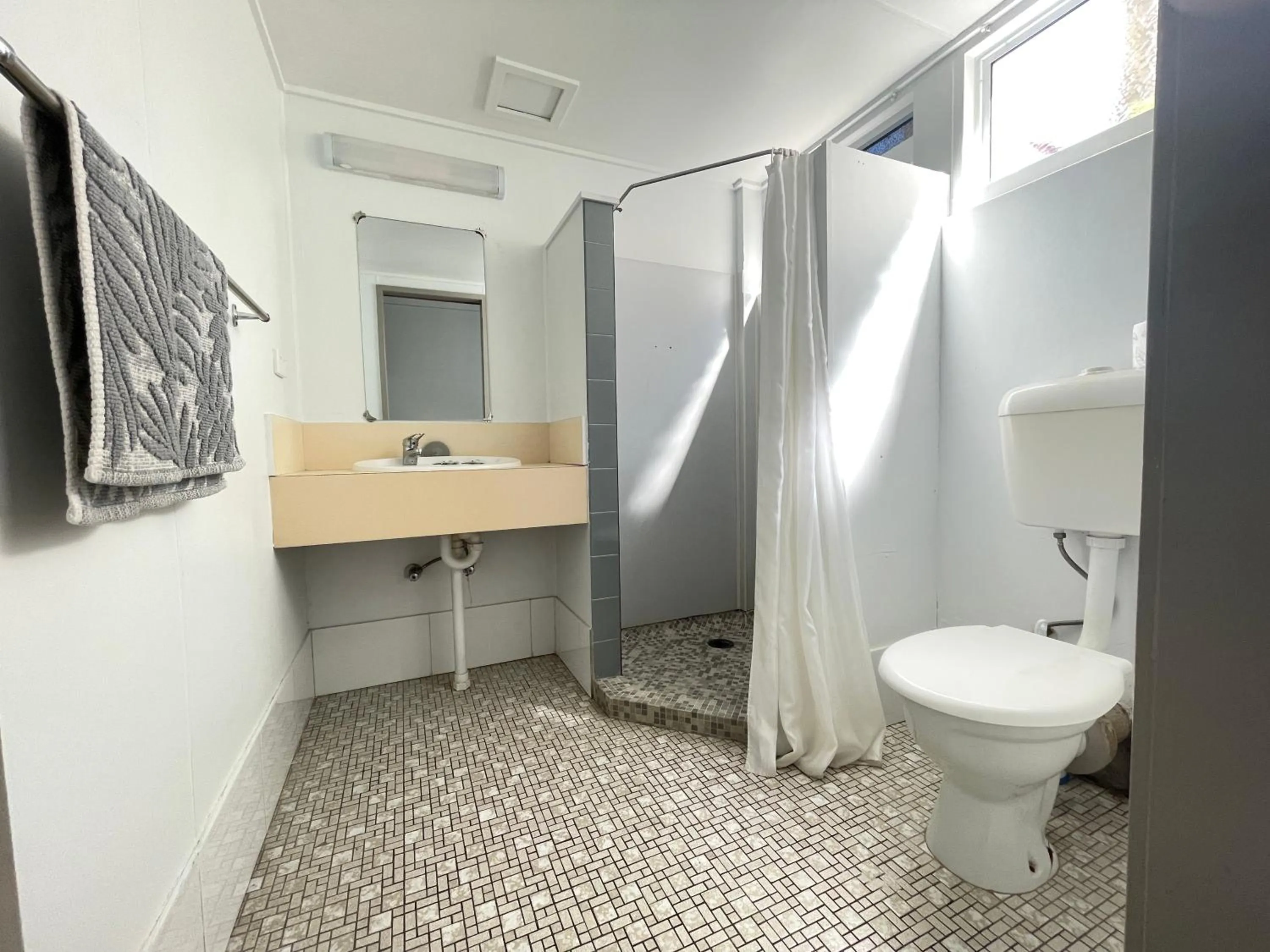 Shower in Cairns City Motel