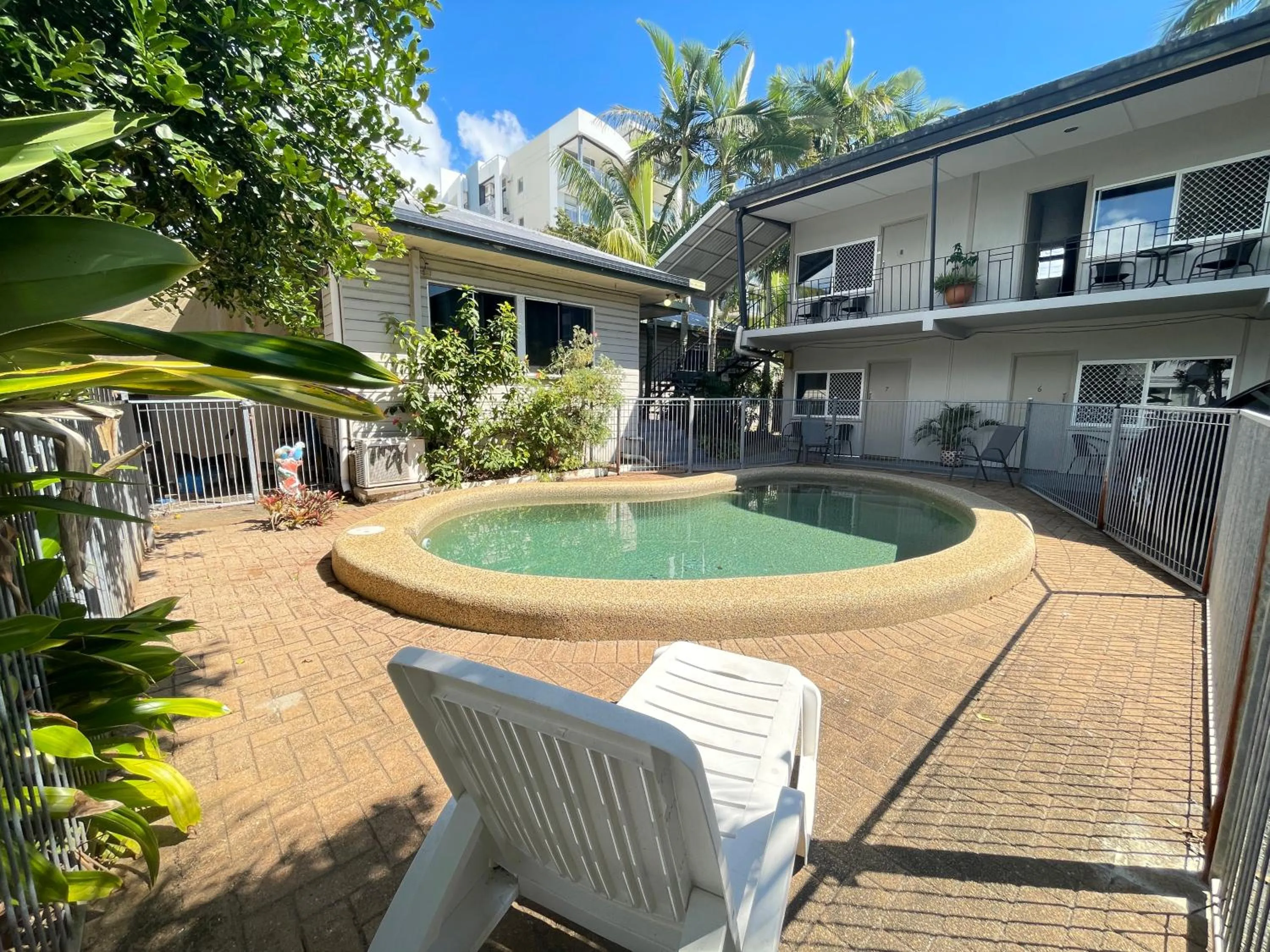Swimming pool in Cairns City Motel