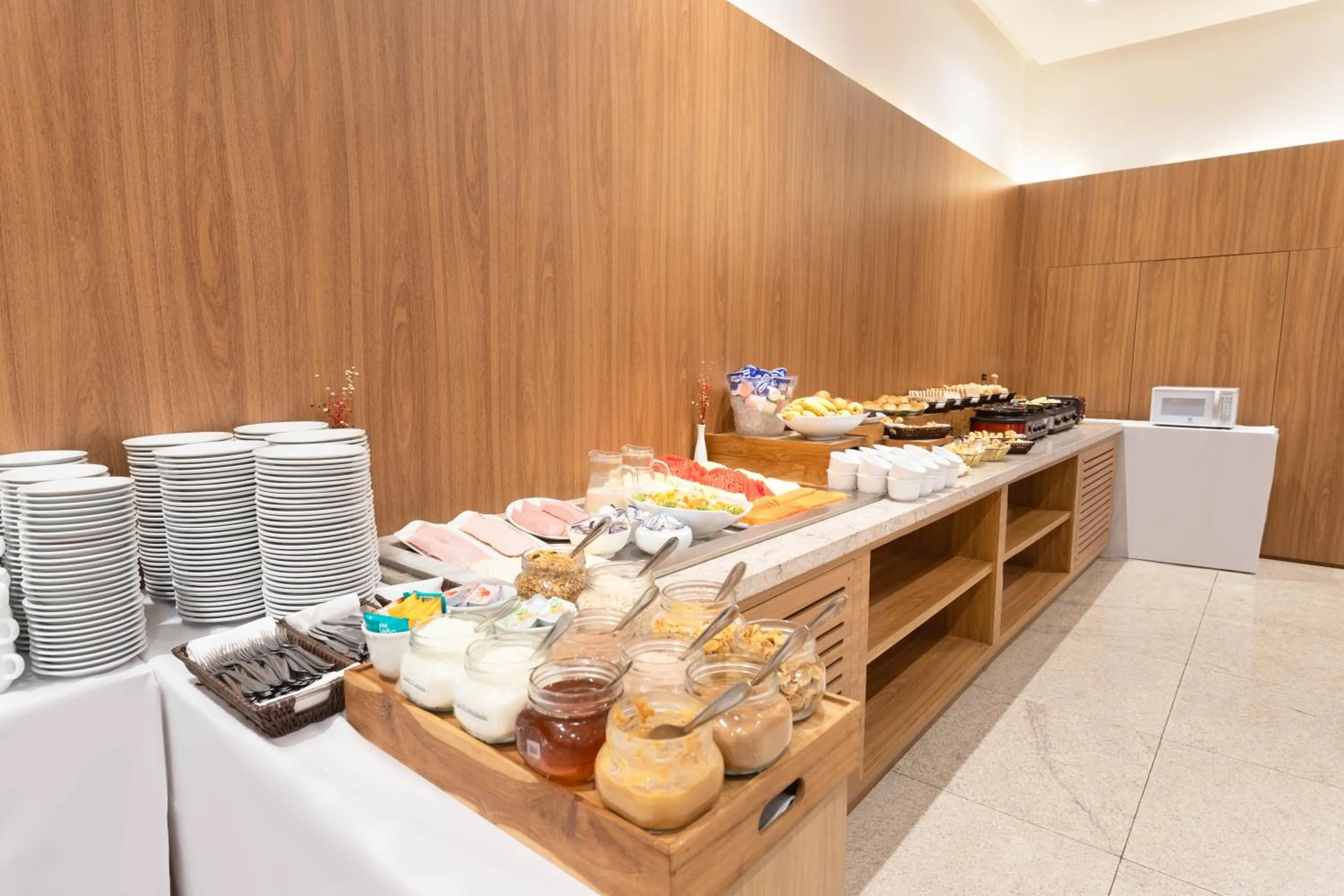 Buffet breakfast in Ramada by Wyndham Brasilia Alvorada