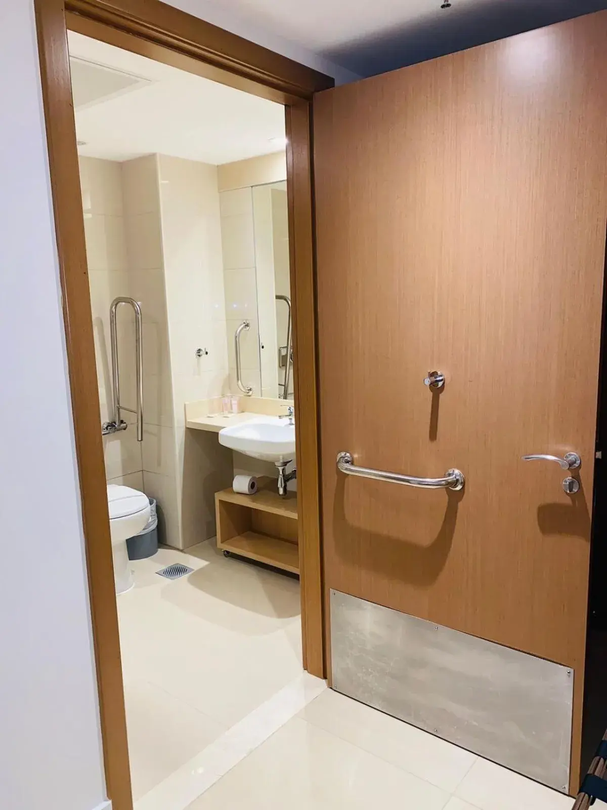 Bathroom in Ramada by Wyndham Brasilia Alvorada Bathroom in Ramada by Wyndham Brasilia Alvorada