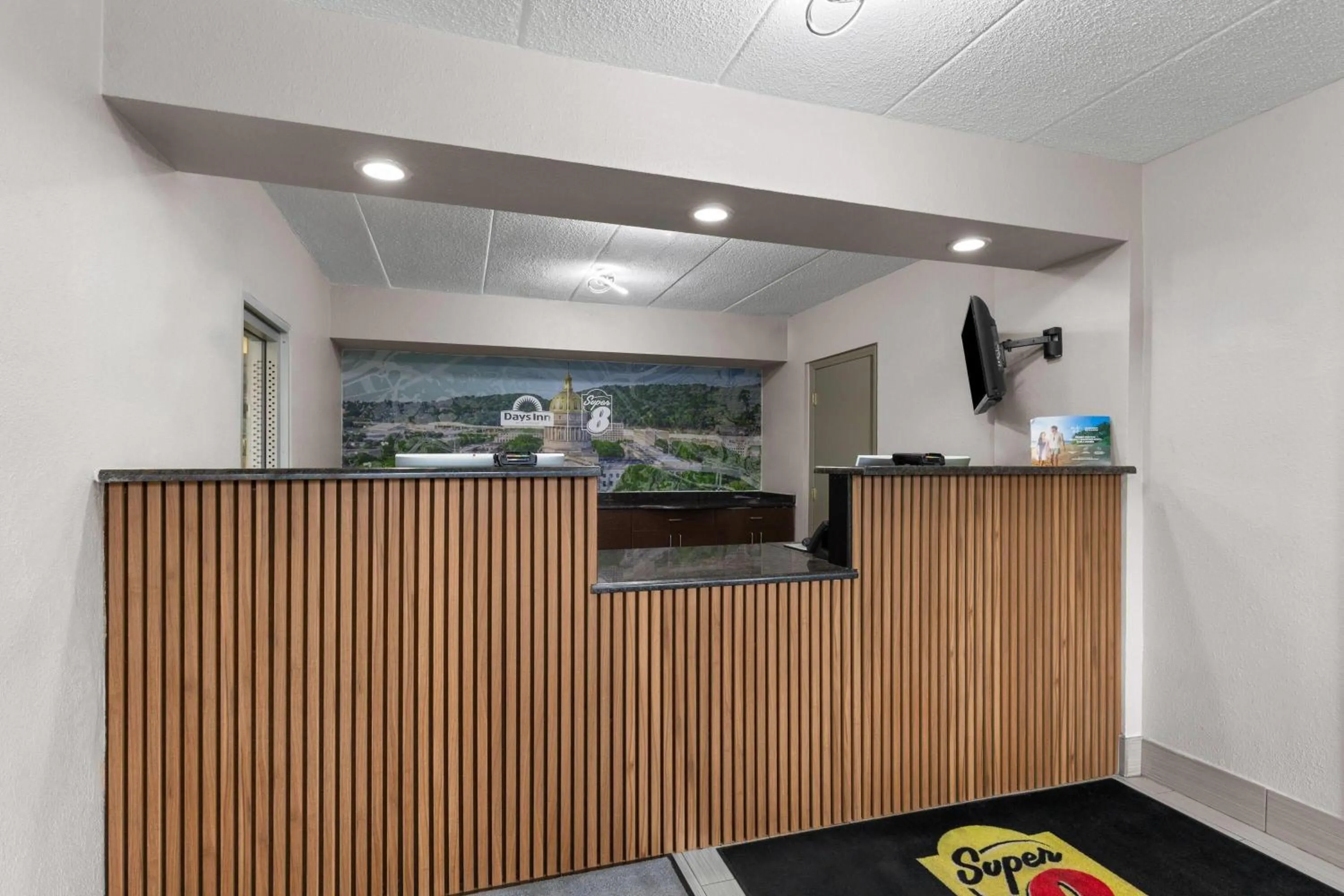 Lobby or reception in Super 8 by Wyndham Charleston WV