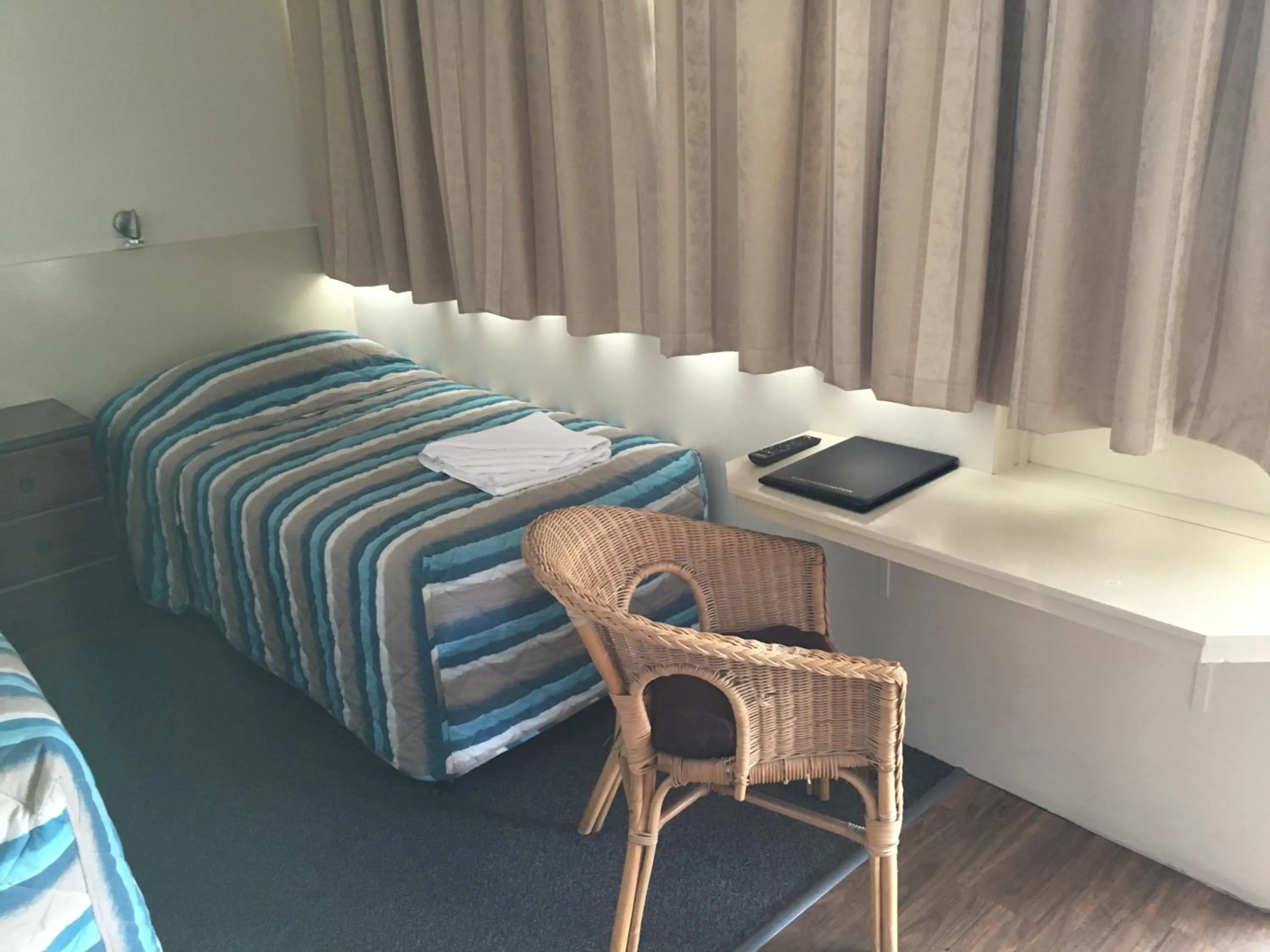 Bed in Plantation Park Motor Inn