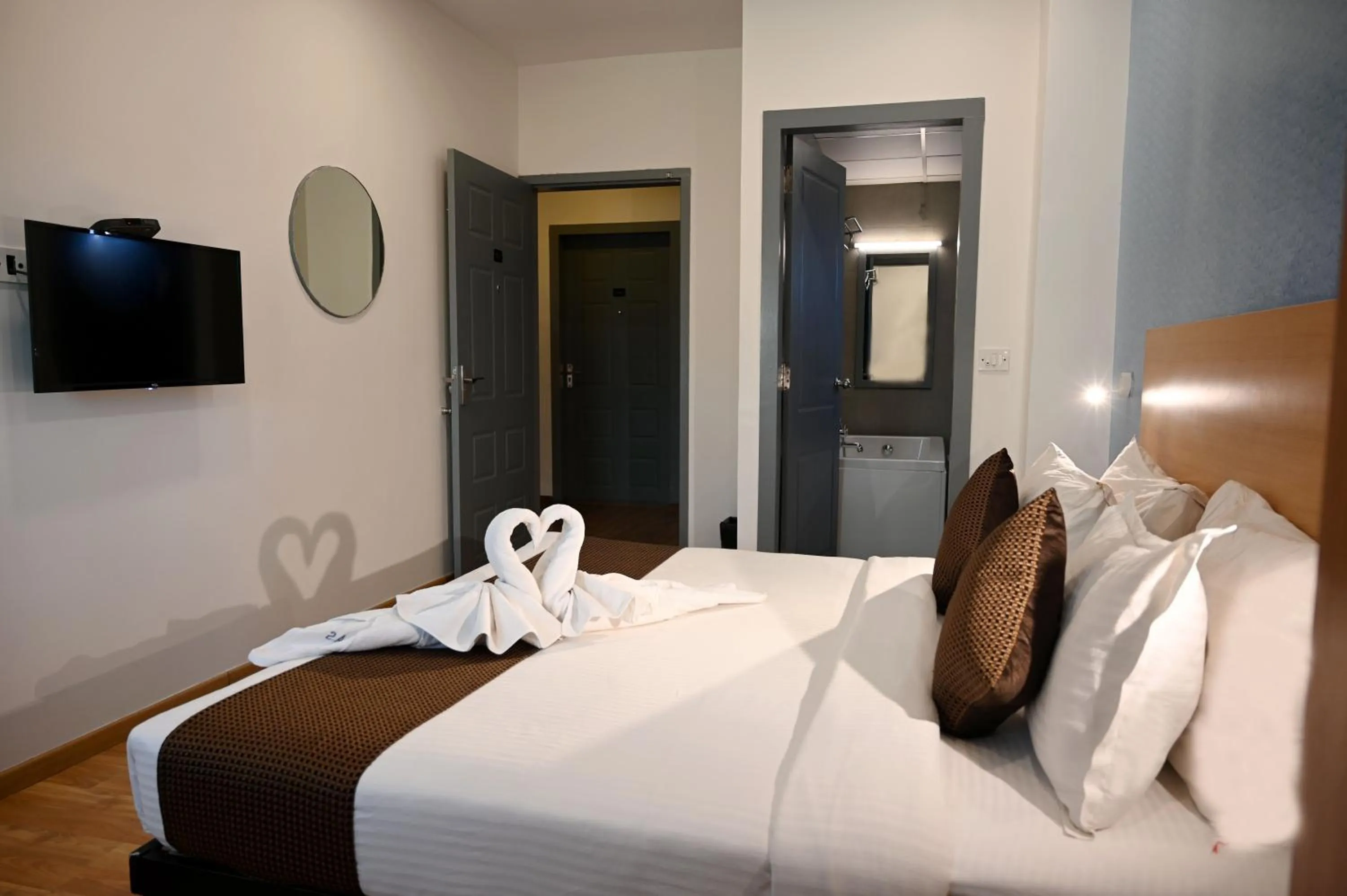 Photo of the whole room, Bed in Alchemy Suites