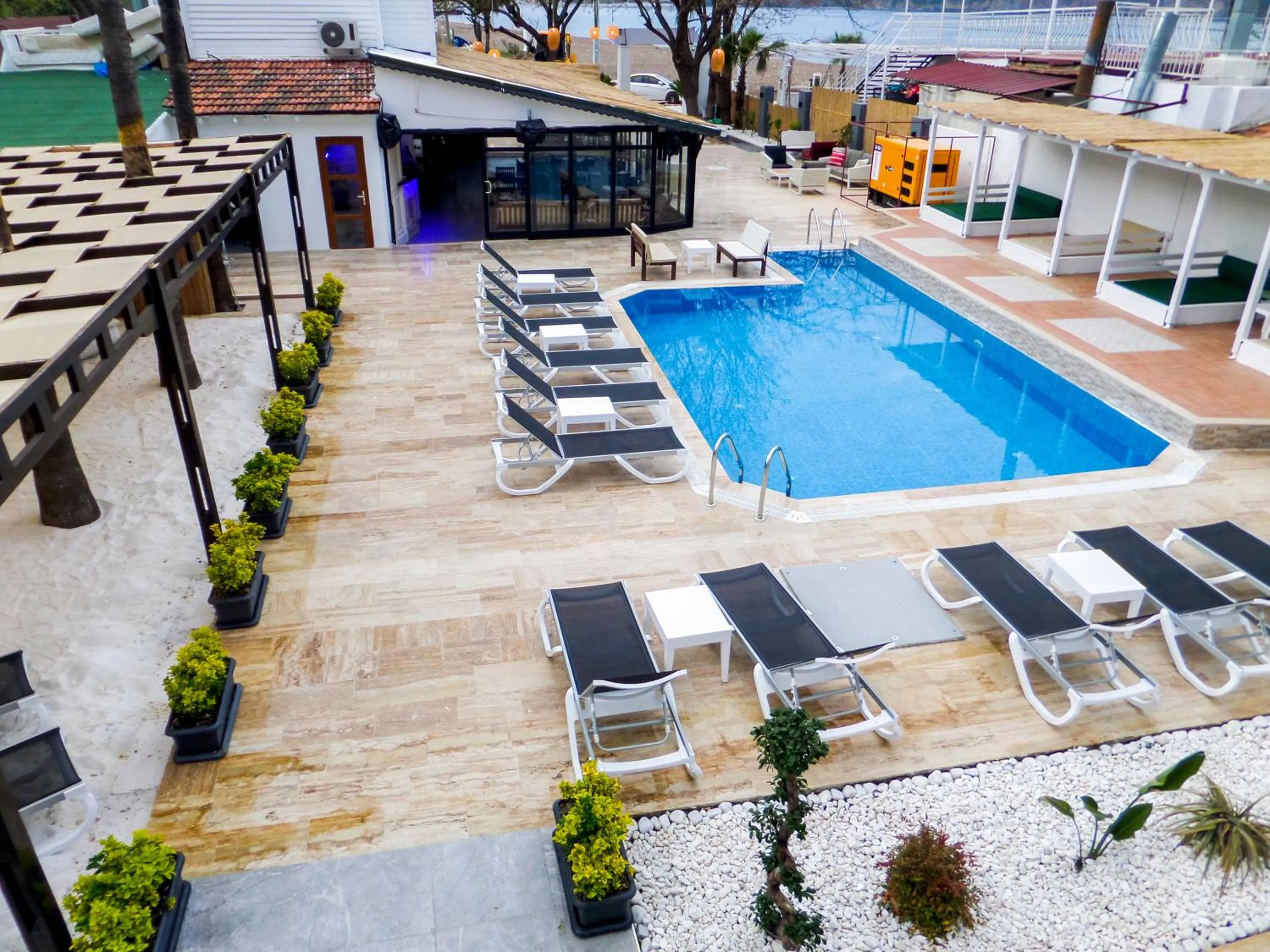 Swimming pool in Zulu Hotel