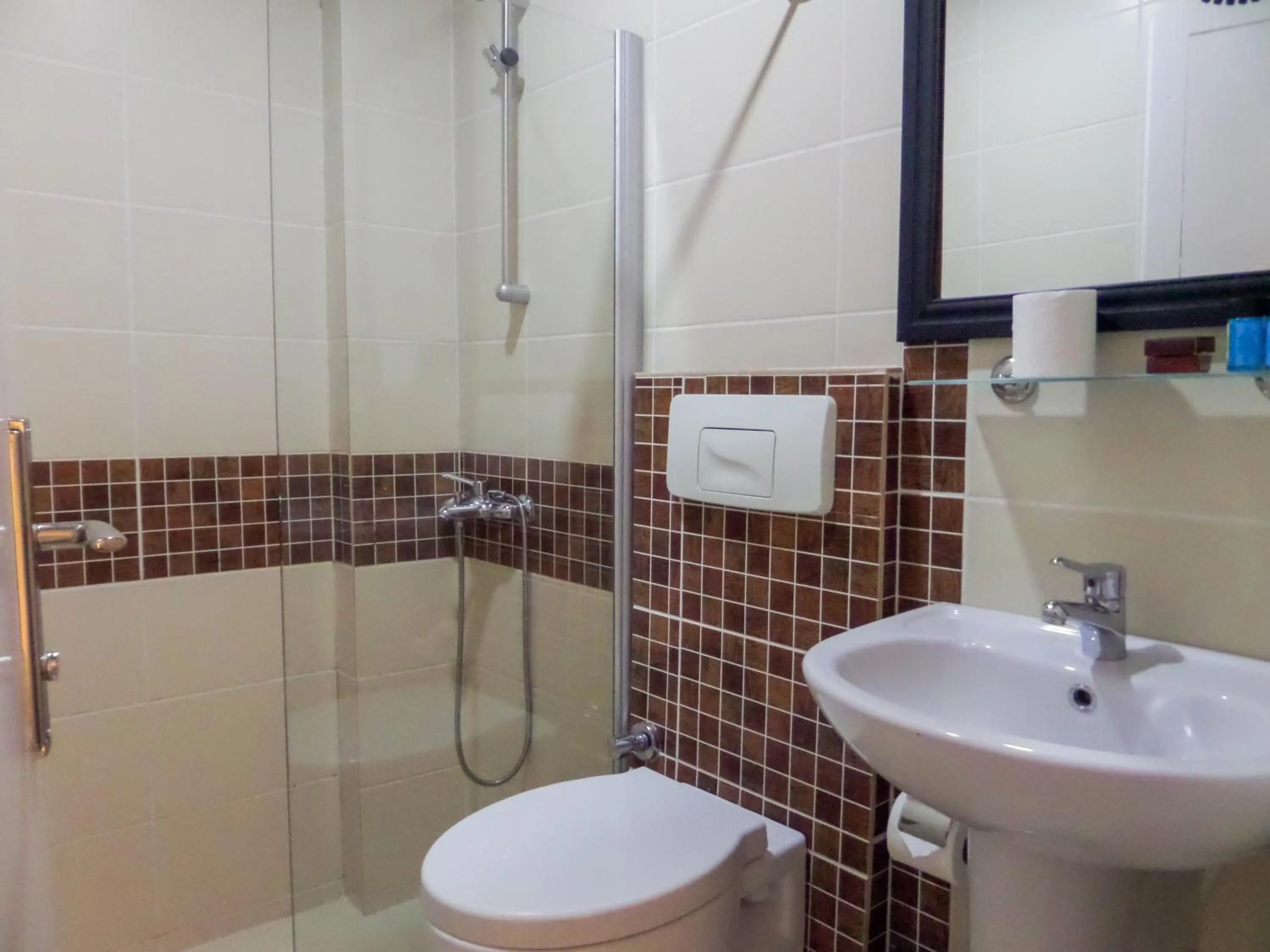 Shower in Zulu Hotel