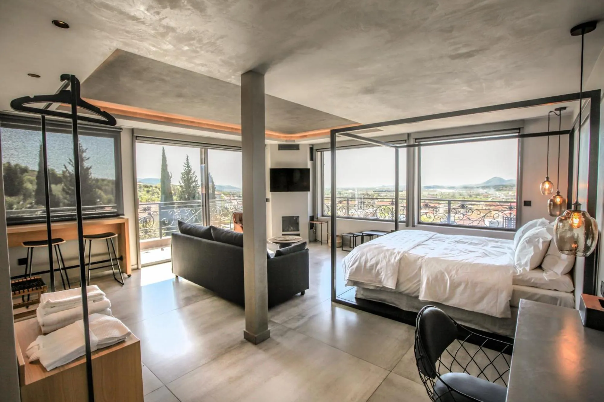 Photo of the whole room, Bed in Meteora Heaven and Earth premium suites - Adults Friendly