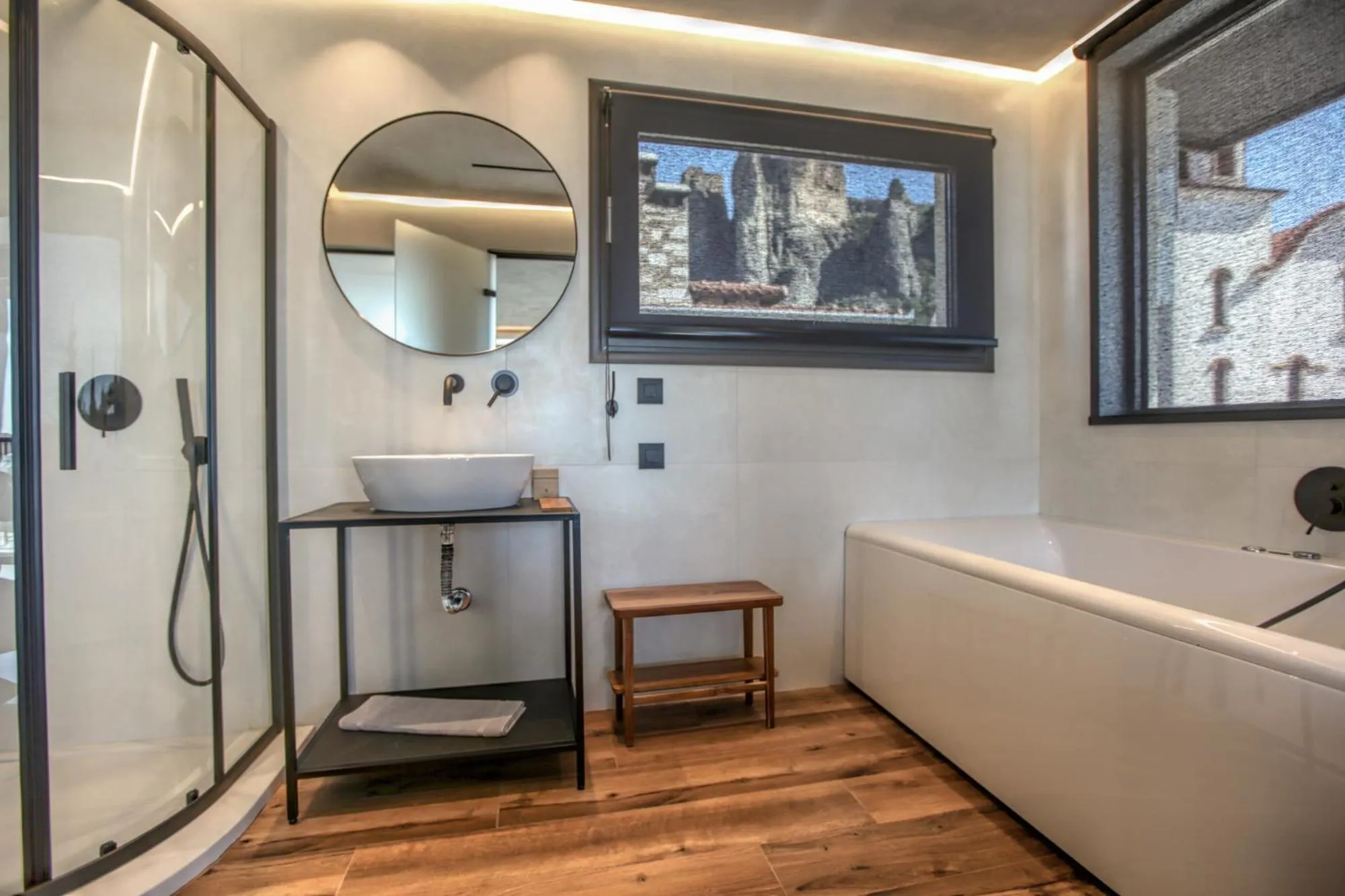 Hot Tub in Meteora Heaven and Earth premium suites - Adults Friendly