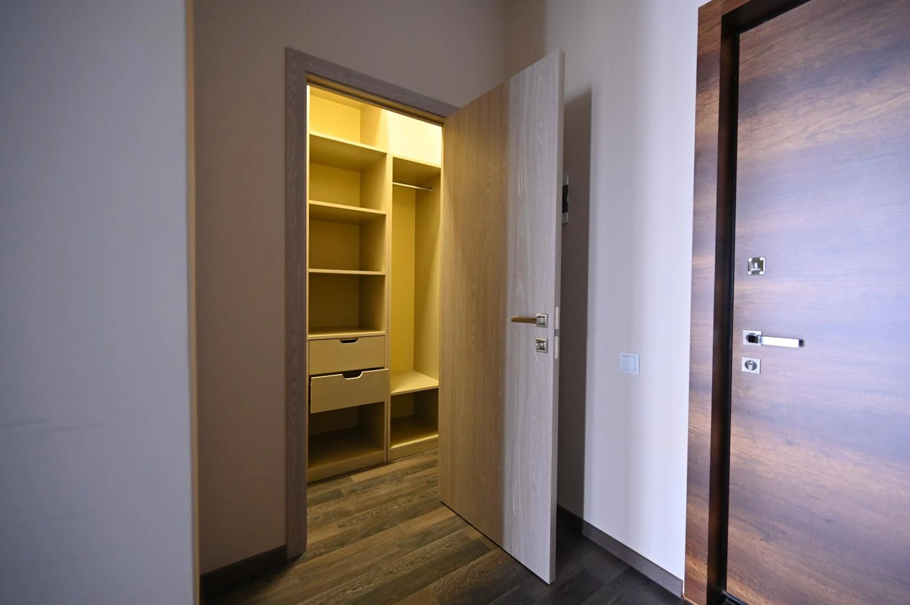 wardrobe in Forest Apartments Hotel