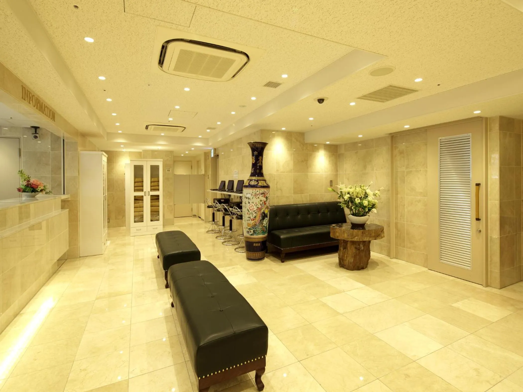 Lobby or reception in Check in Shijokarasuma