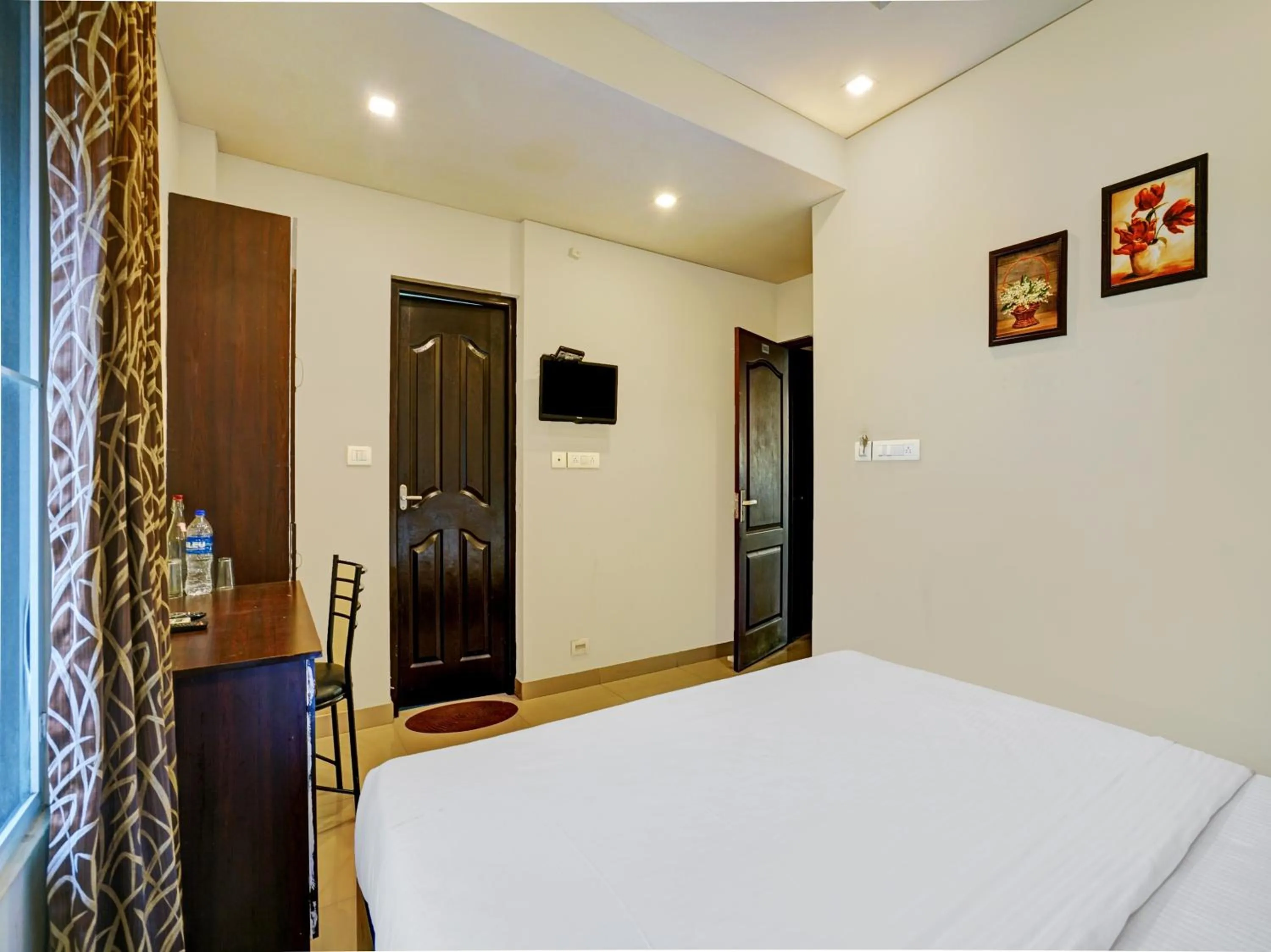 Photo of the whole room, Bed in Galaxy Inn