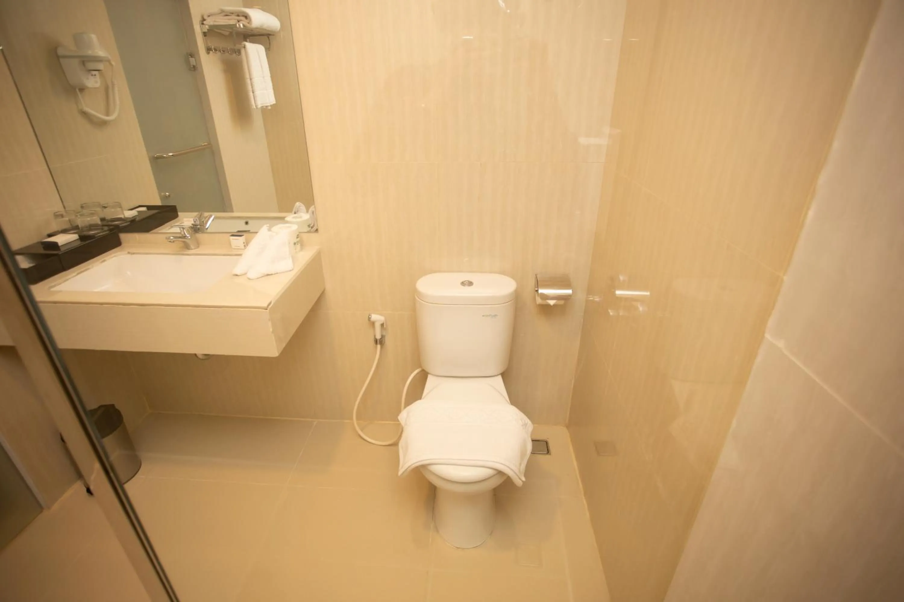 Toilet in Best Western Batang Garing