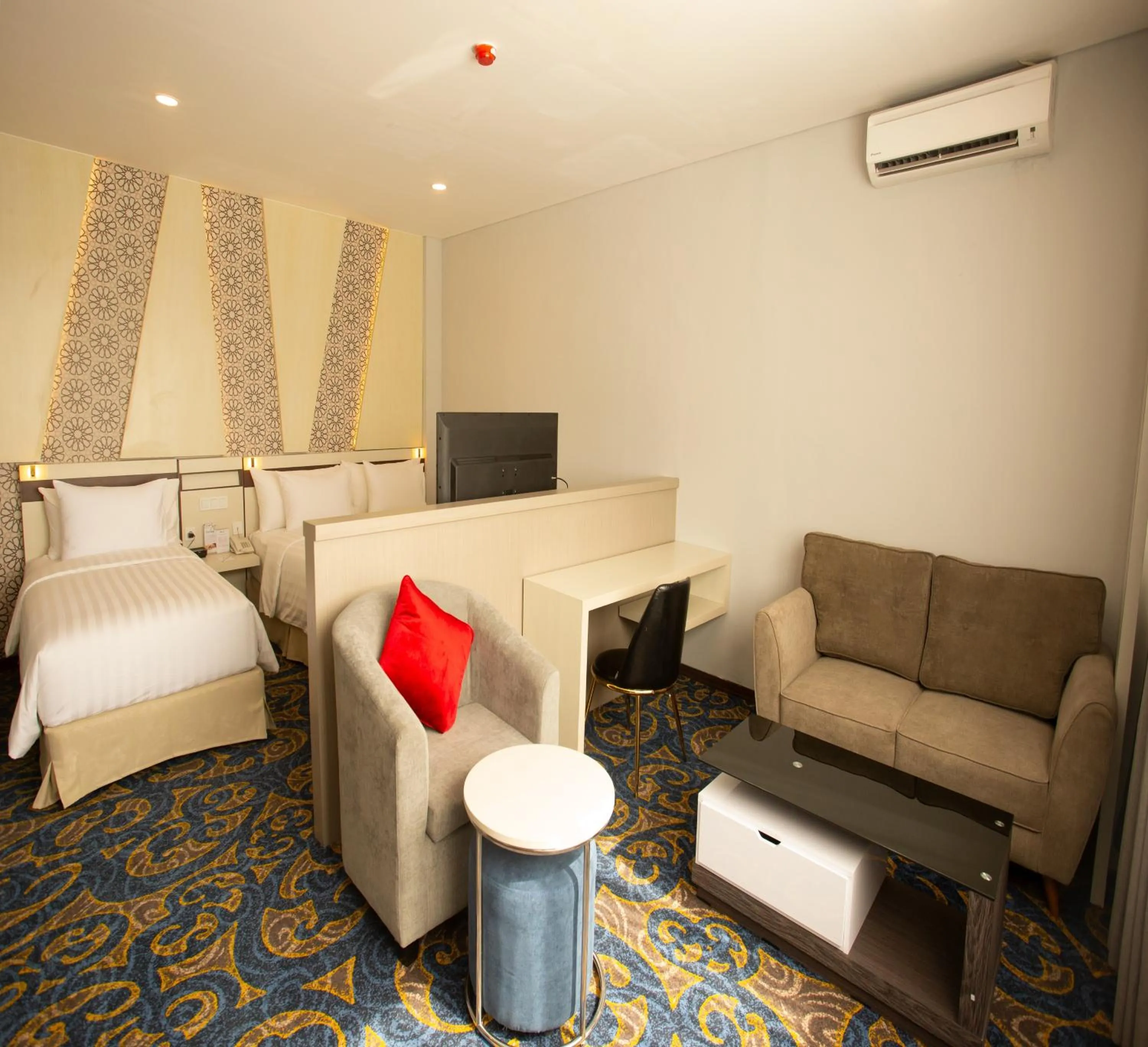 Living room, Bed in Best Western Batang Garing