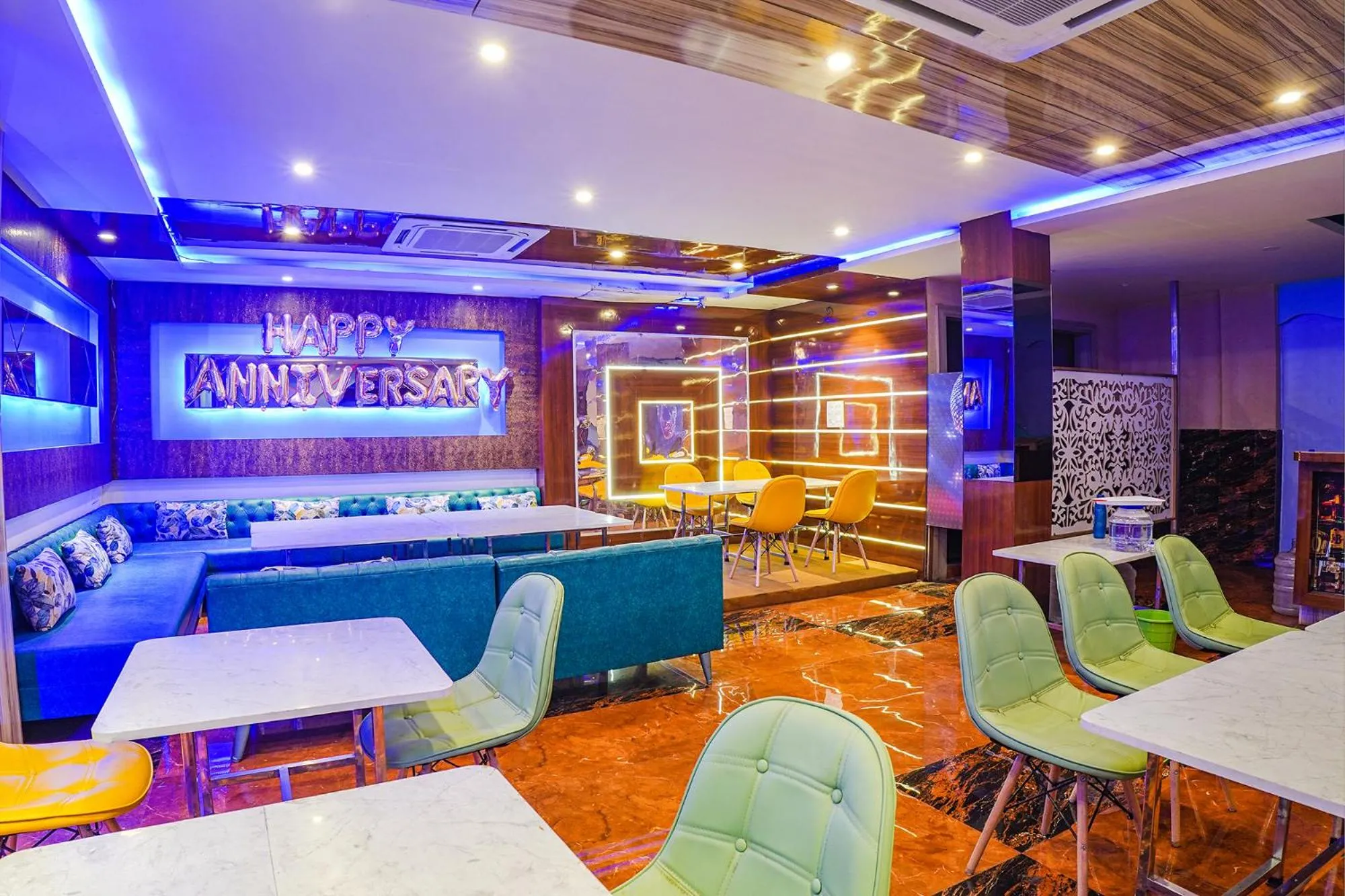 Restaurant/places to eat in FabHotel Brij Residency