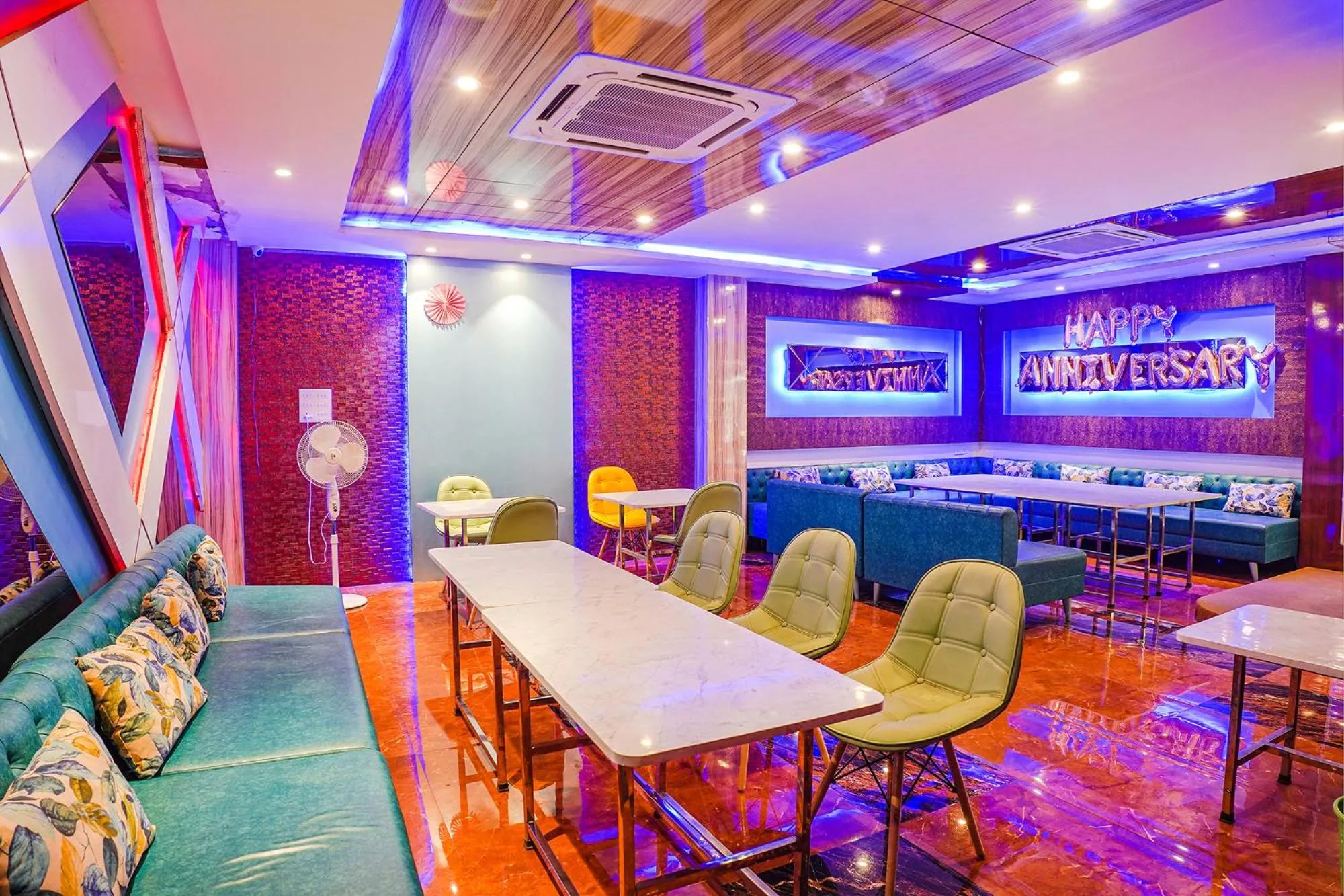 Restaurant/places to eat in FabHotel Brij Residency