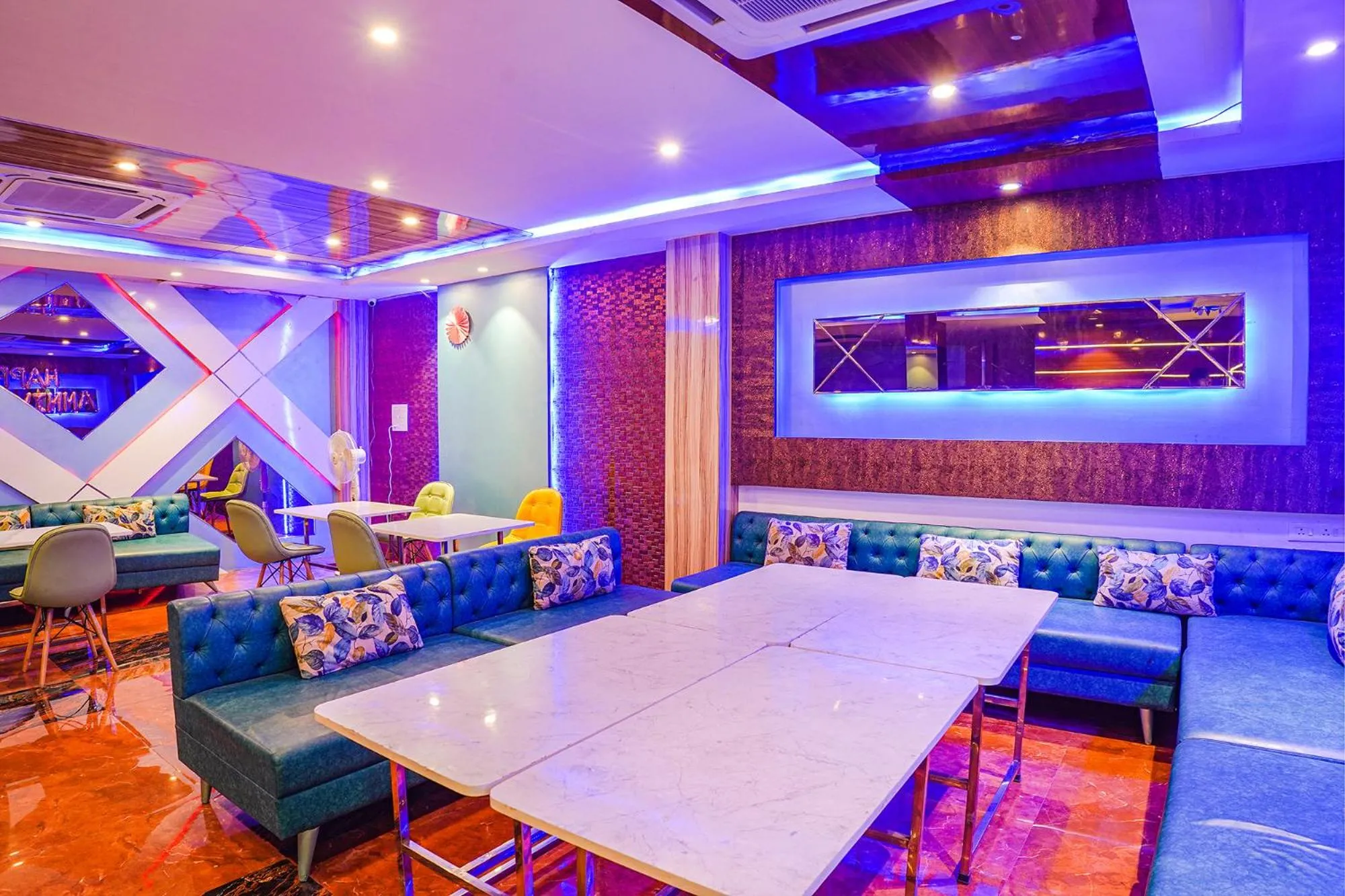 Restaurant/places to eat in FabHotel Brij Residency