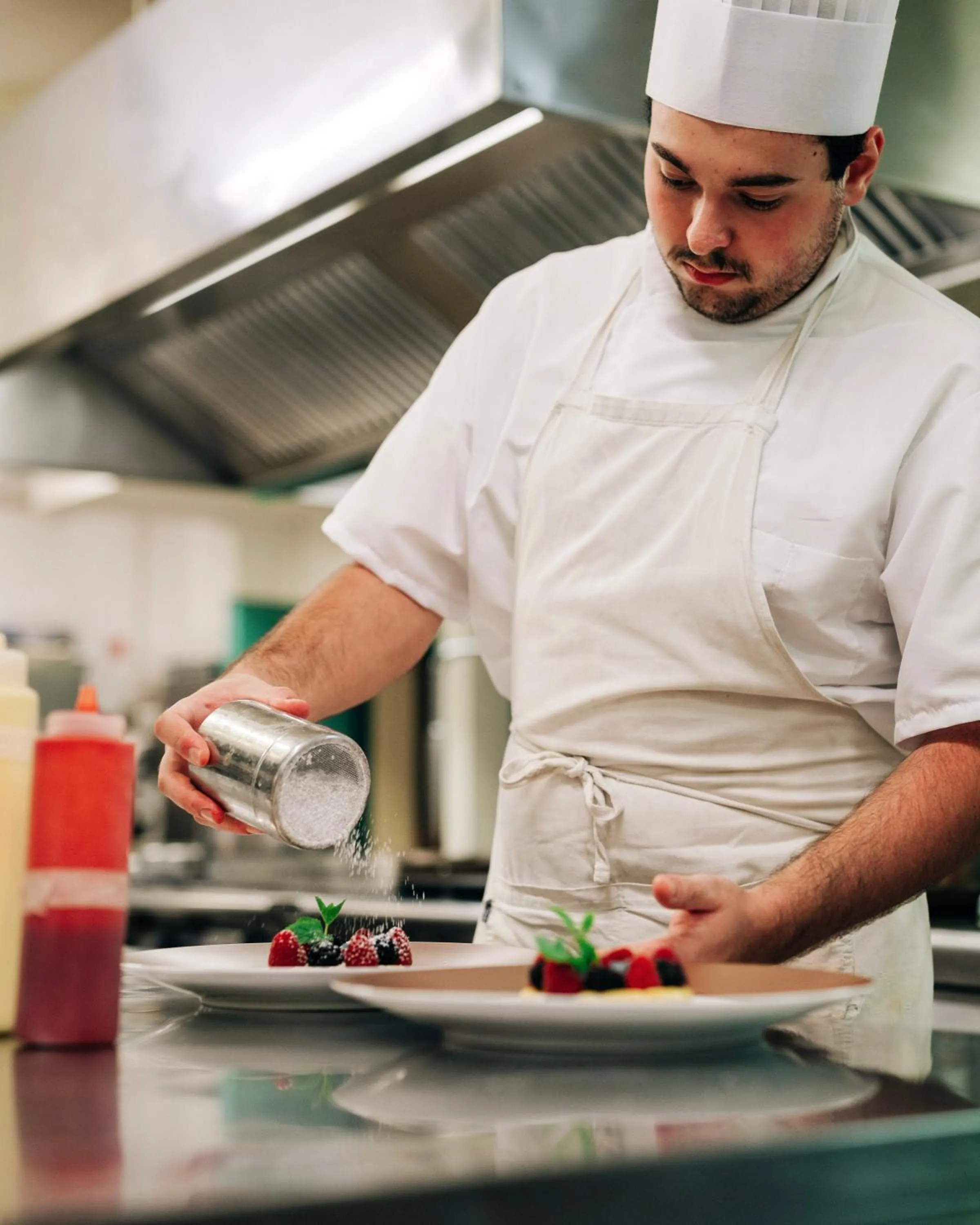 Restaurant/places to eat in Hotel Savoy Palace