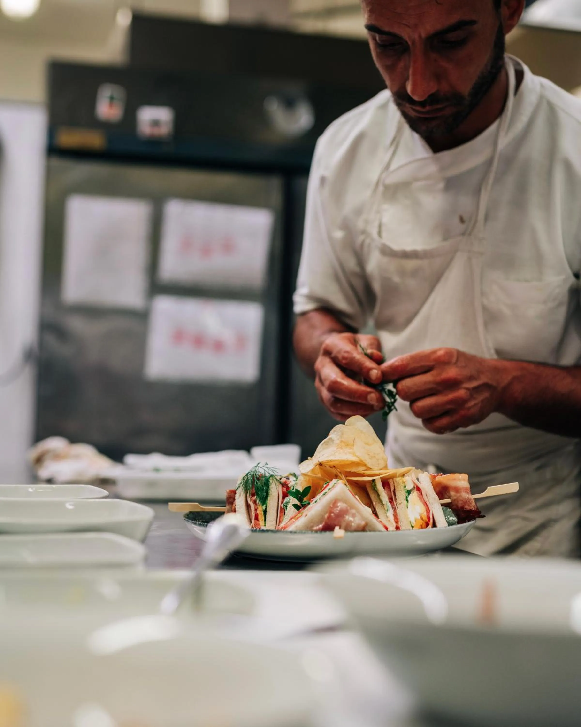 Restaurant/places to eat in Hotel Savoy Palace