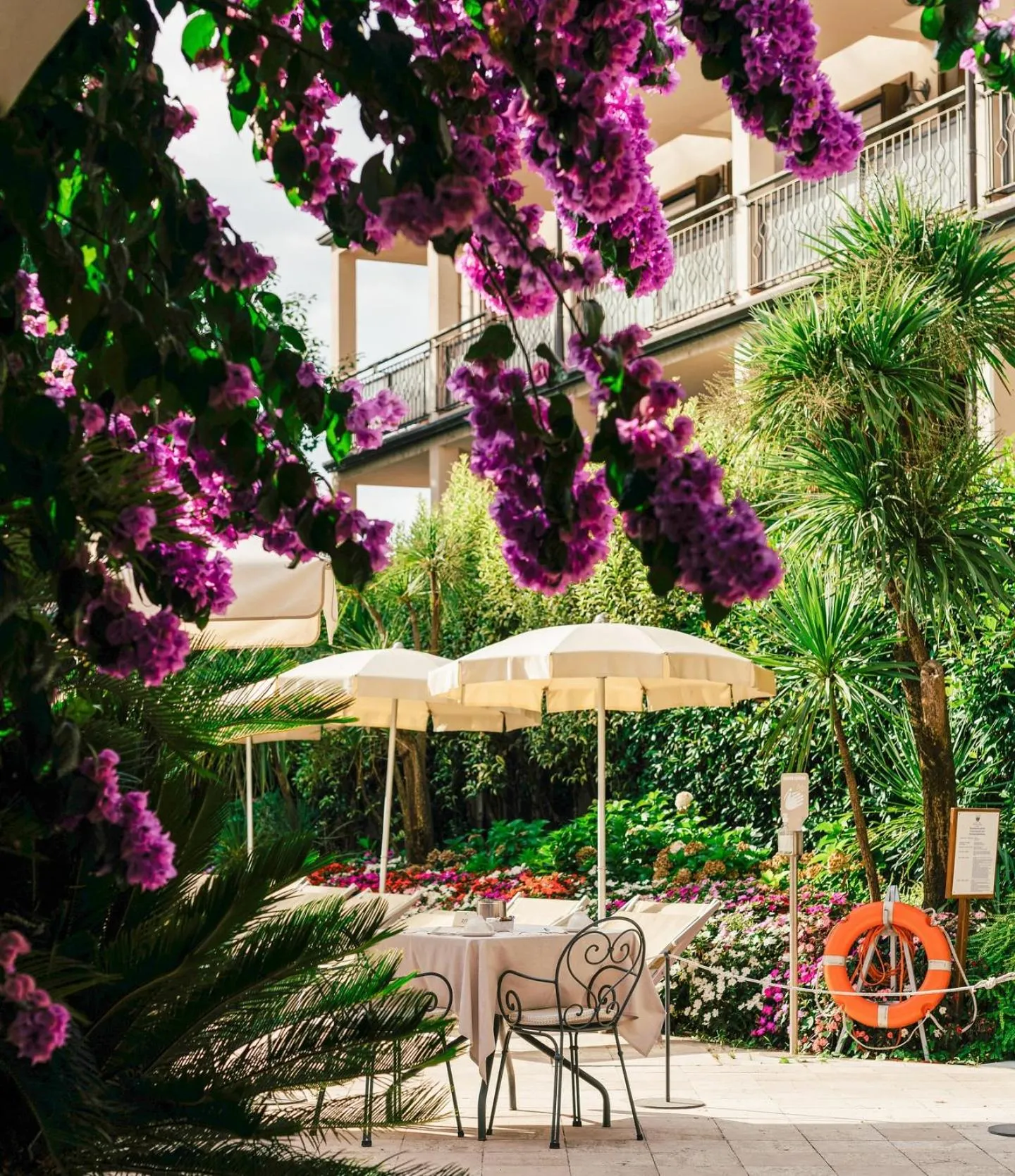 Breakfast in Hotel Savoy Palace