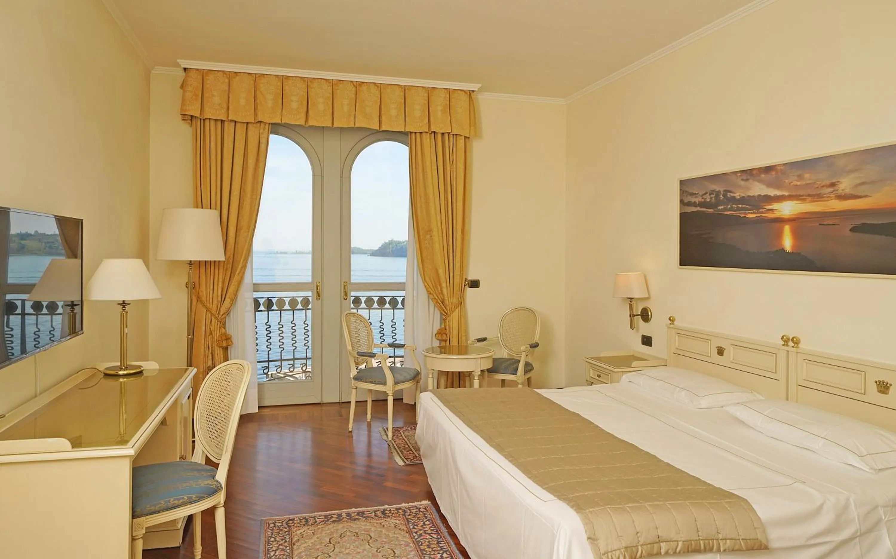 Bedroom, Bed in Hotel Savoy Palace