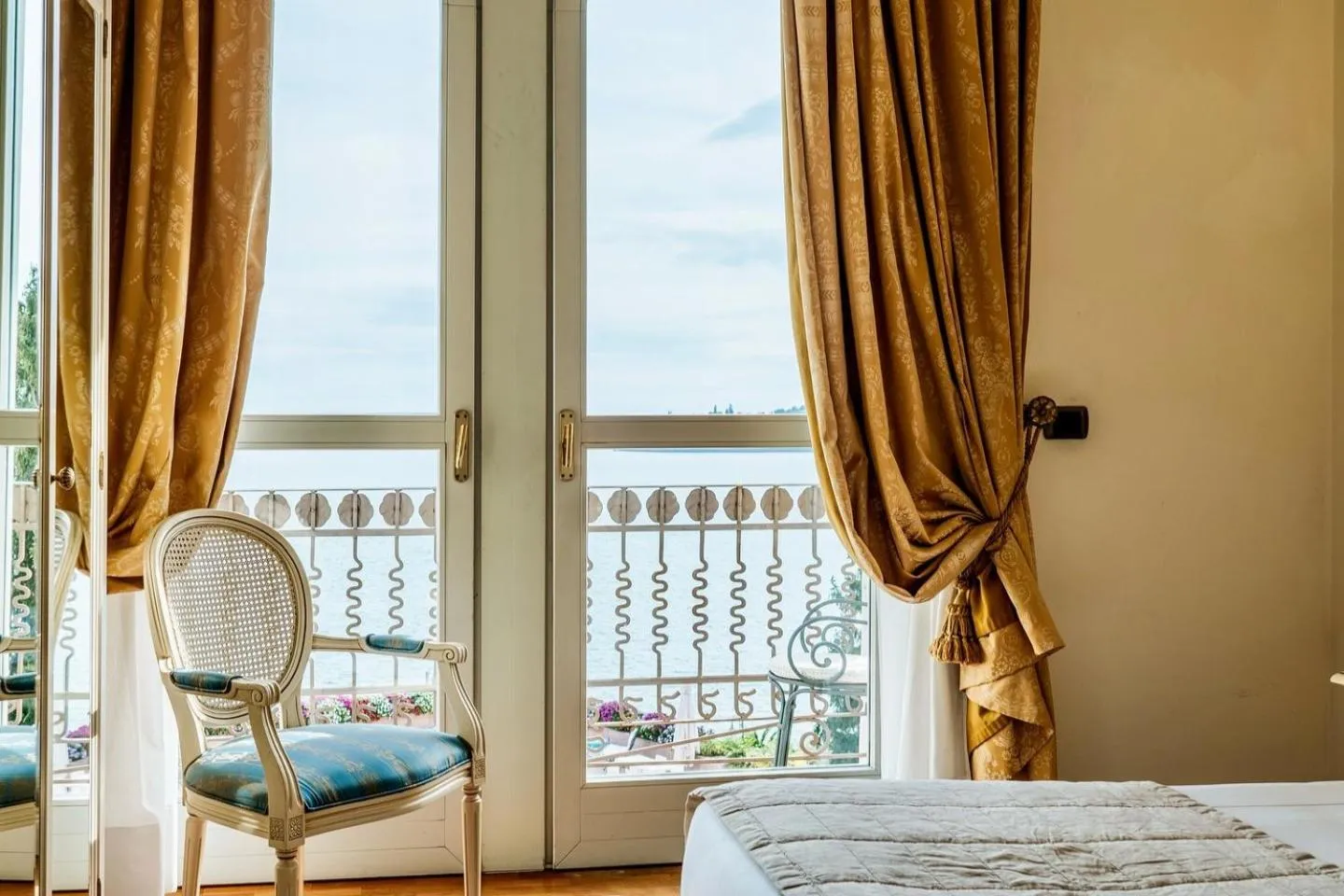 Bedroom, Bed in Hotel Savoy Palace