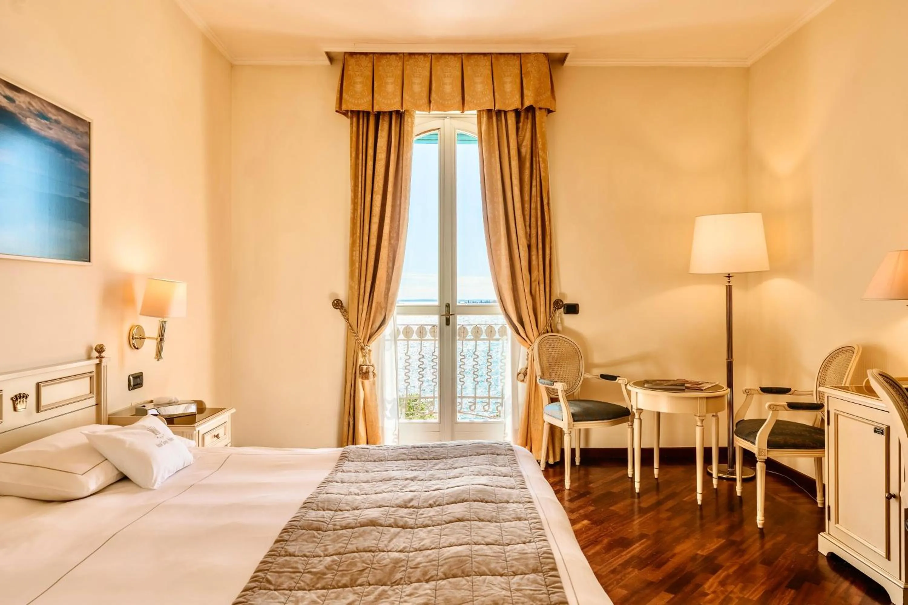 Bedroom, Bed in Hotel Savoy Palace