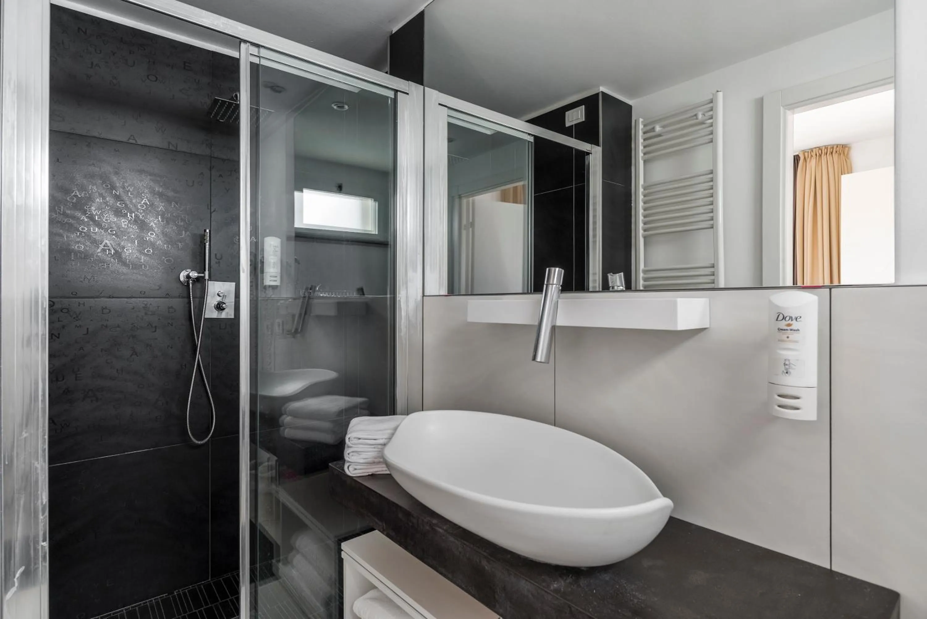 Shower in Hotel Fedora Riccione - FRONTE MARE