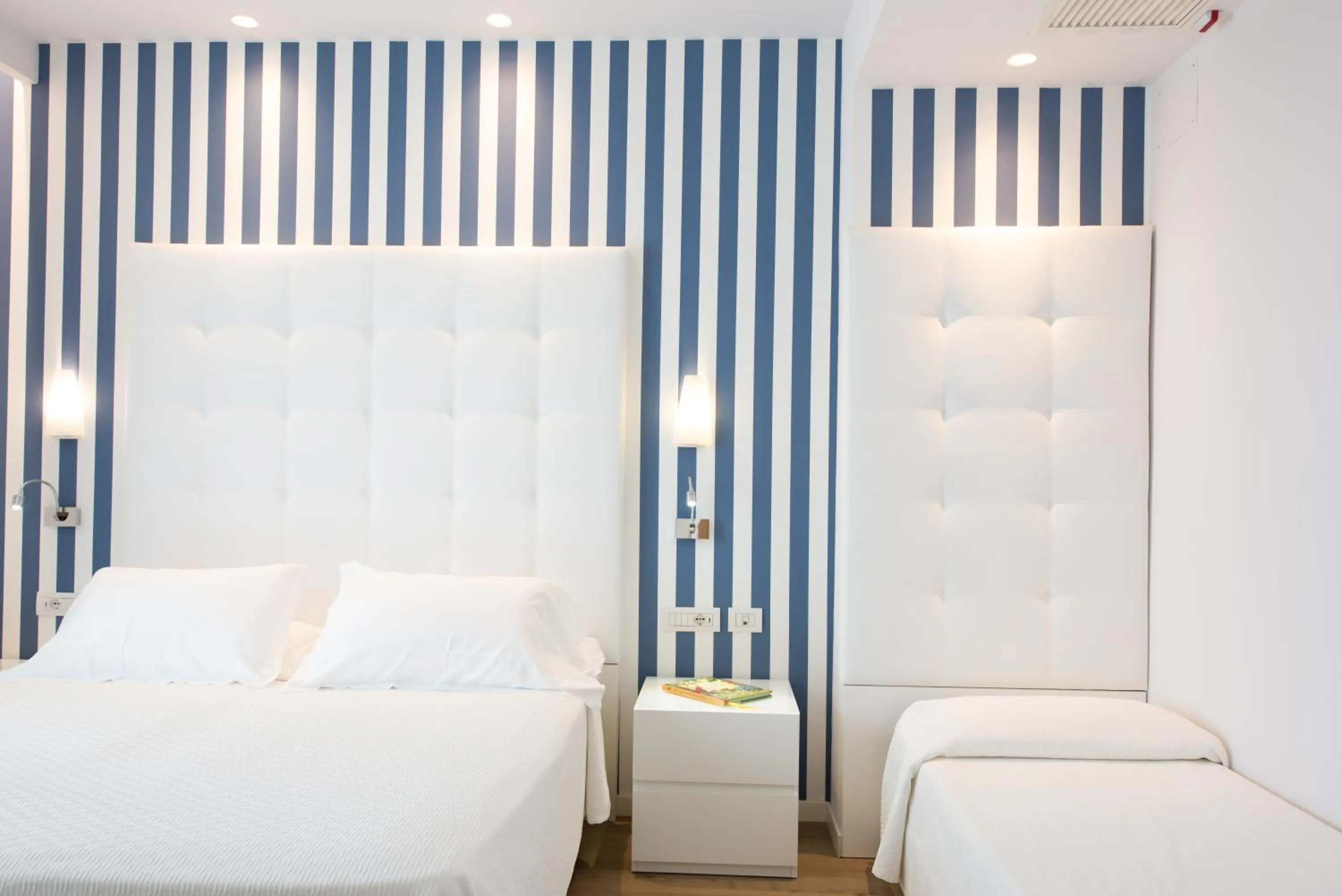 Bed in Hotel Fedora Riccione - FRONTE MARE