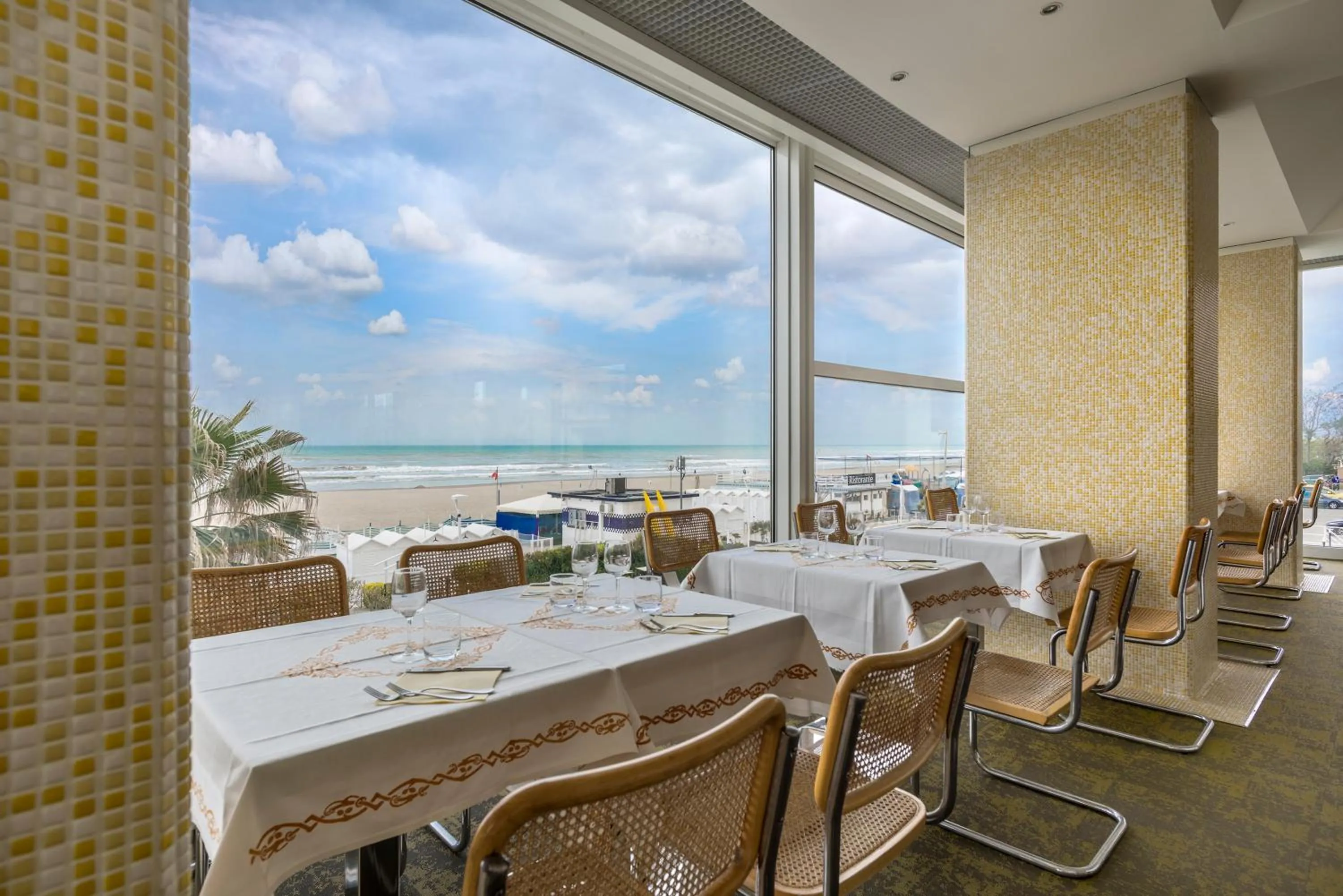 Restaurant/places to eat in Hotel Fedora Riccione - FRONTE MARE