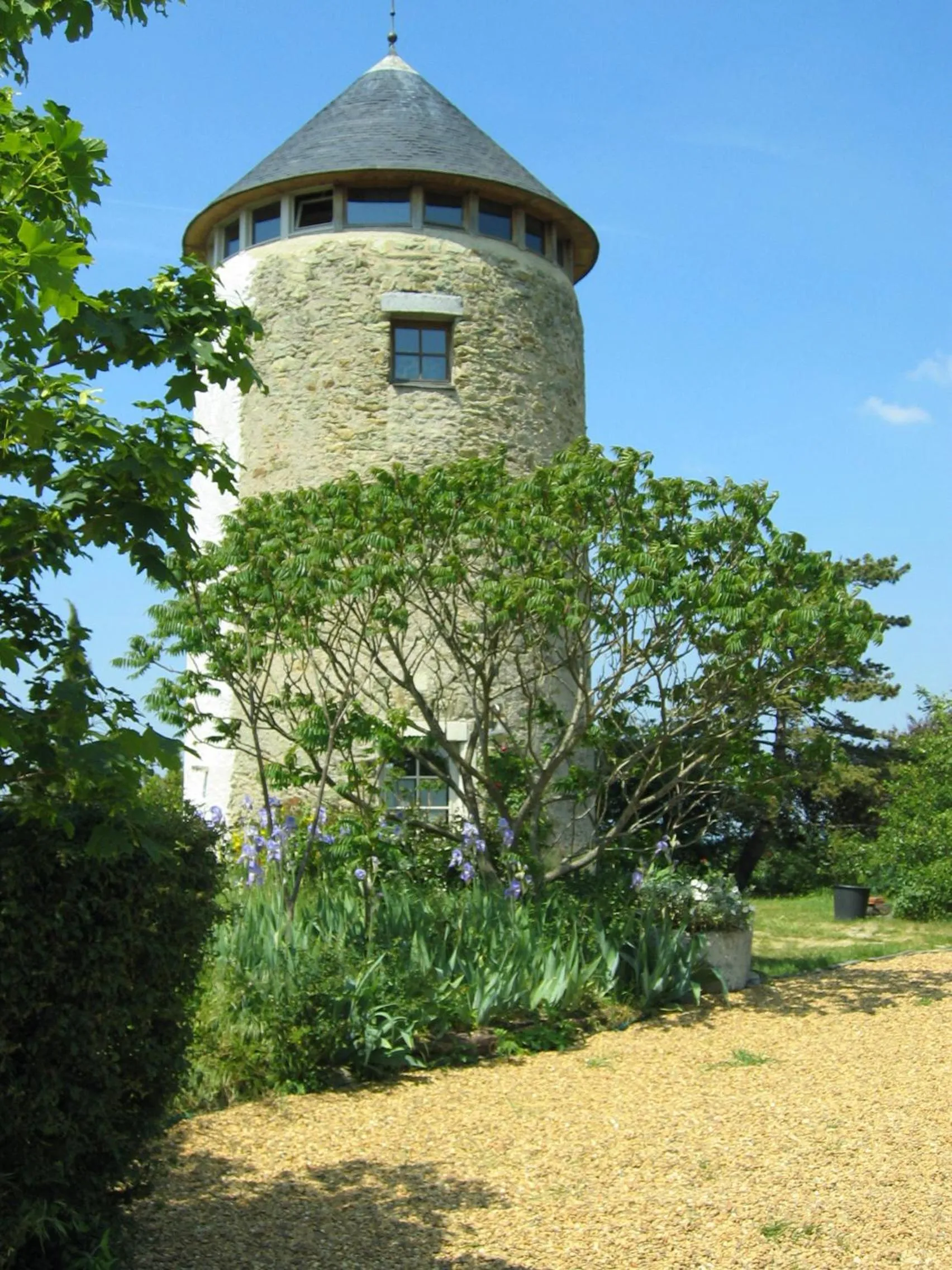 Facade/entrance in La Tour du Moulin Géant