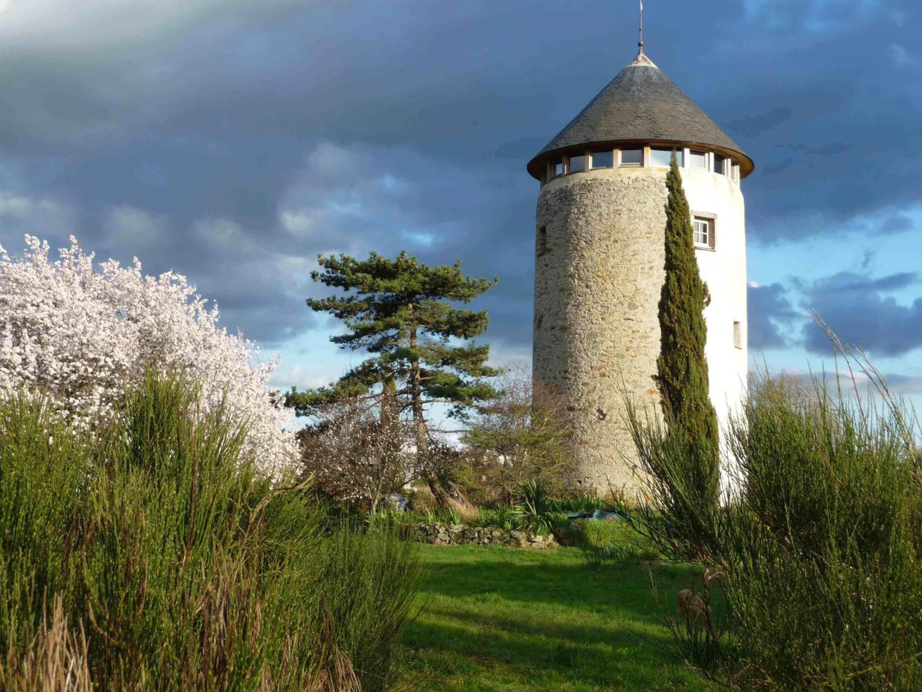 Facade/entrance in La Tour du Moulin Géant