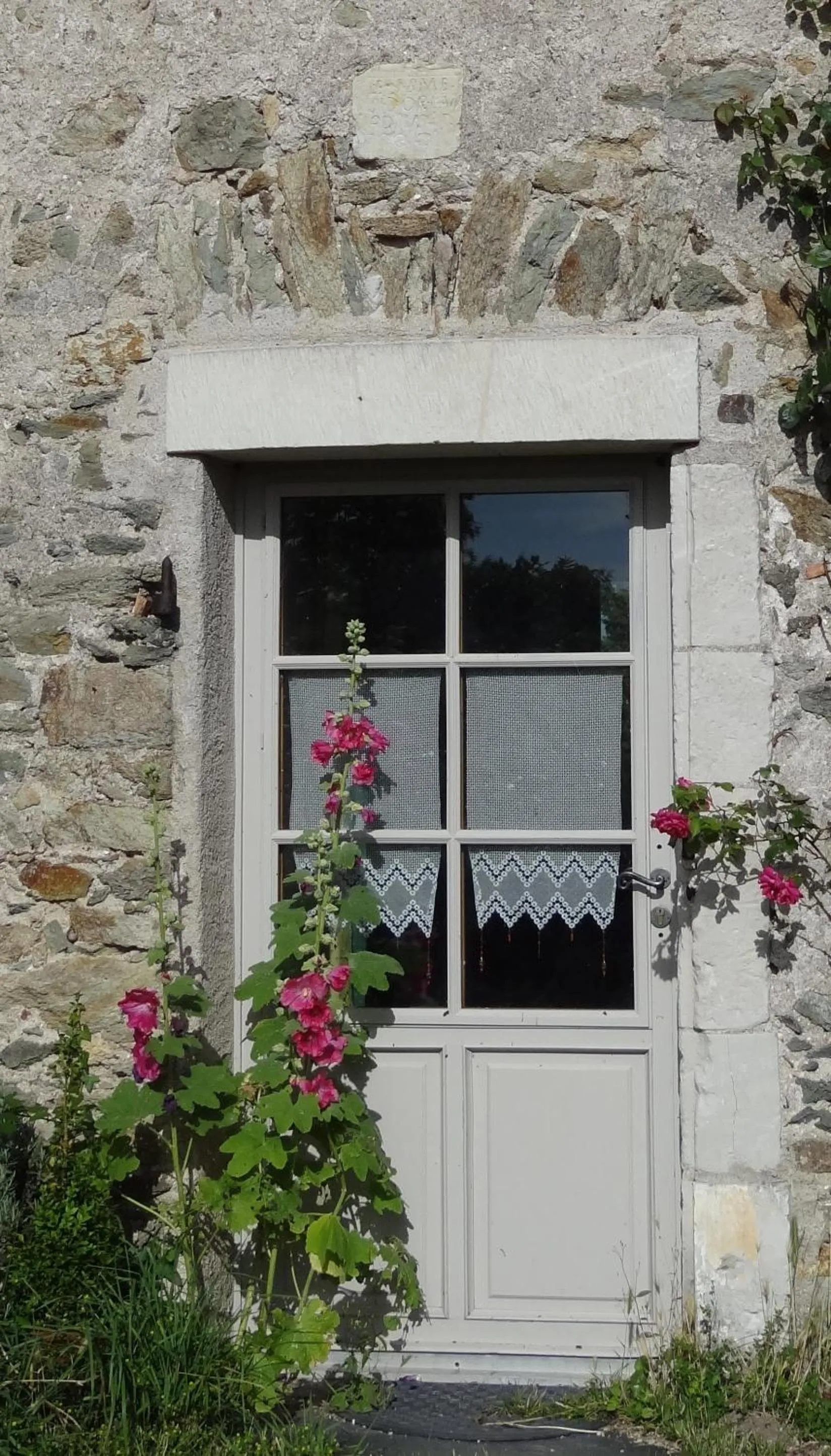 Facade/entrance in La Tour du Moulin Géant