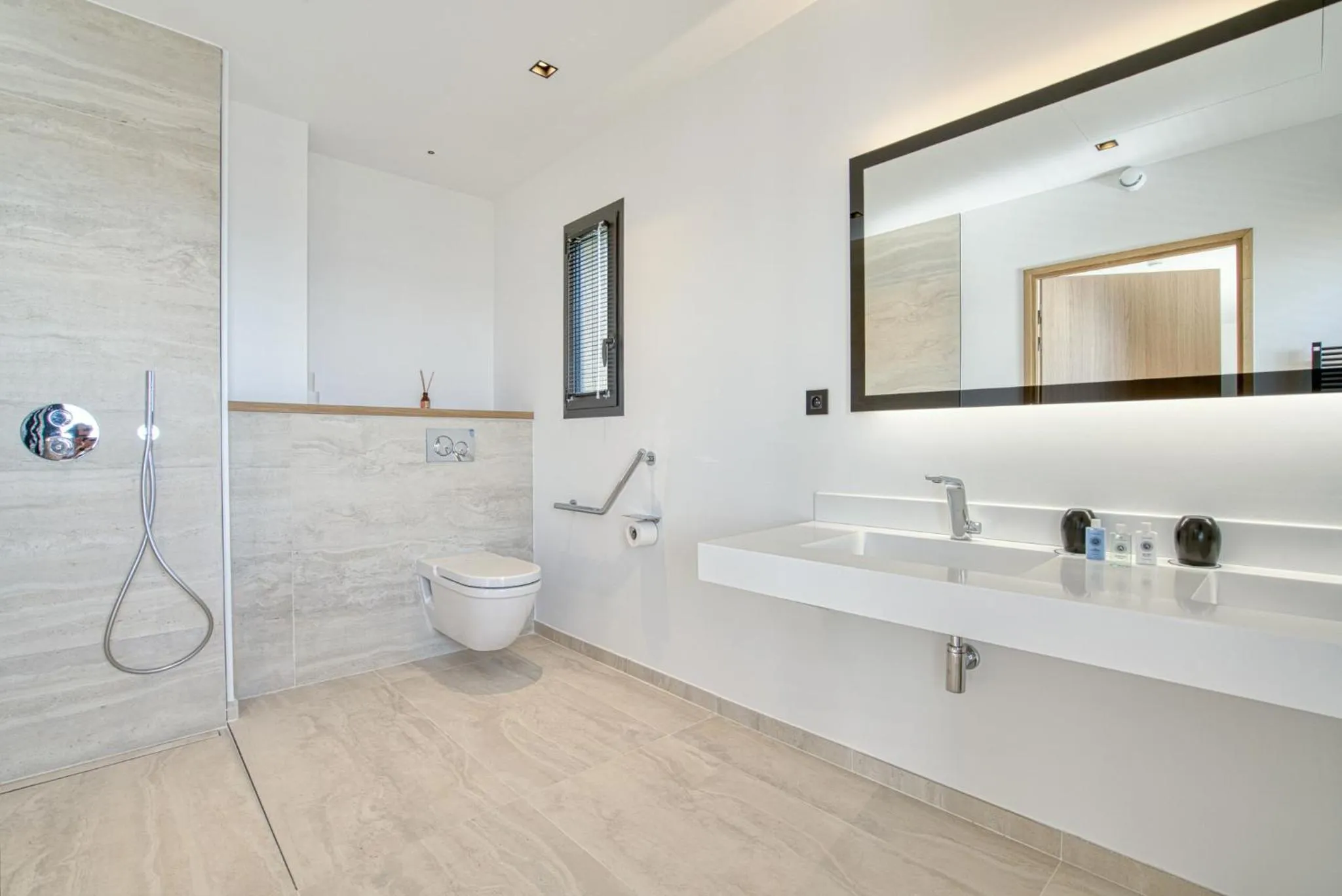 Toilet in EDEN HÔTEL