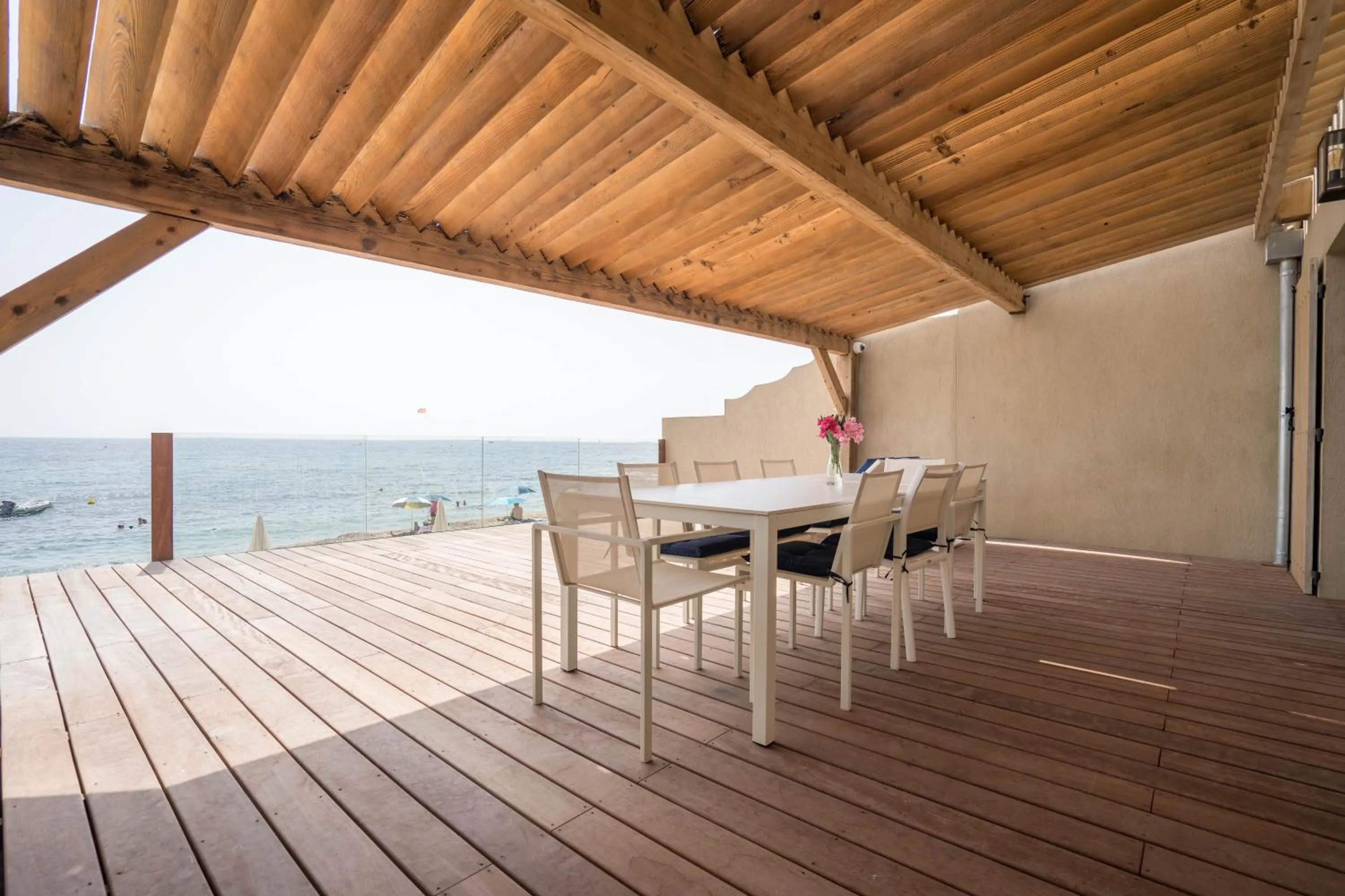 Patio in EDEN HÔTEL