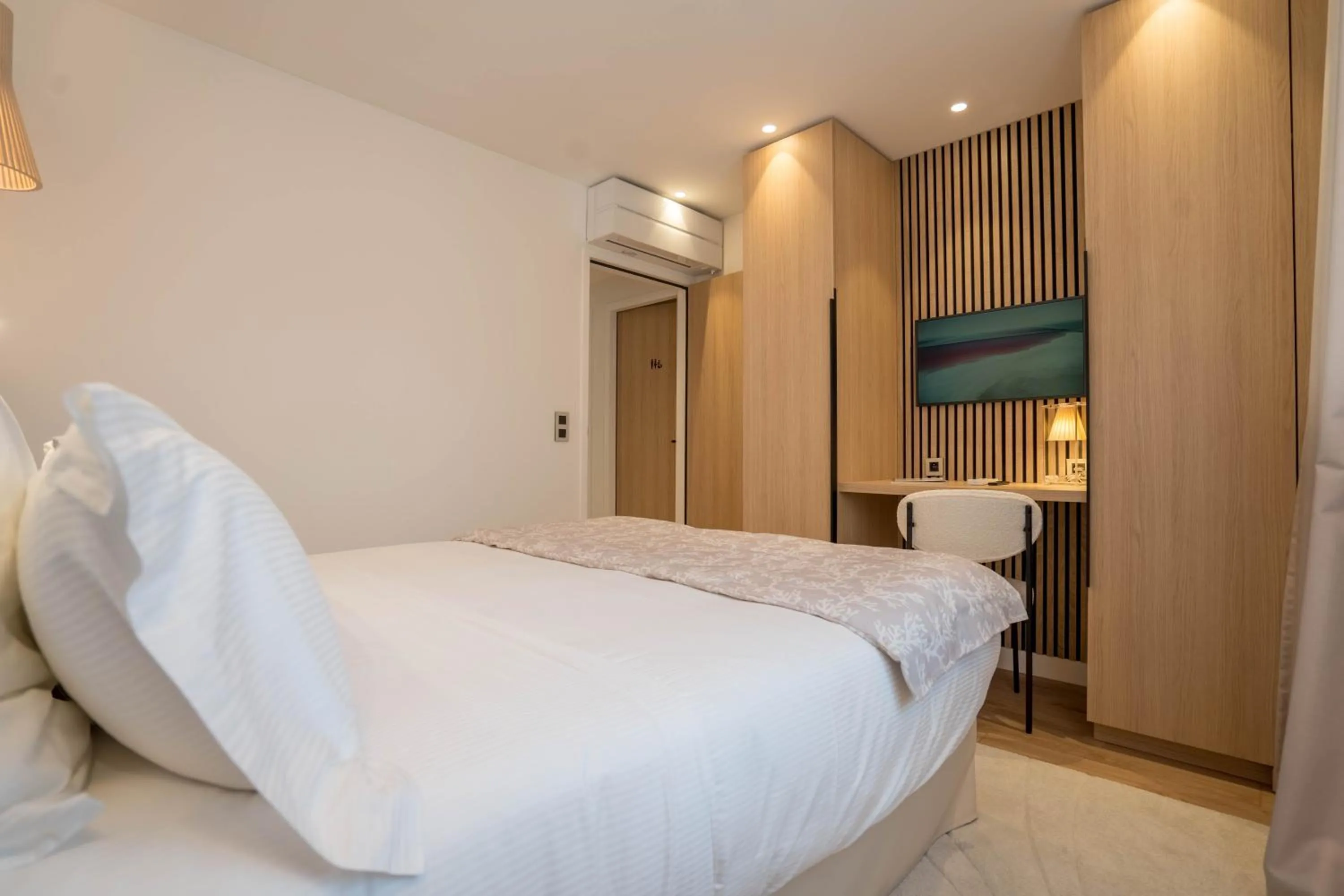 Bedroom in EDEN HÔTEL