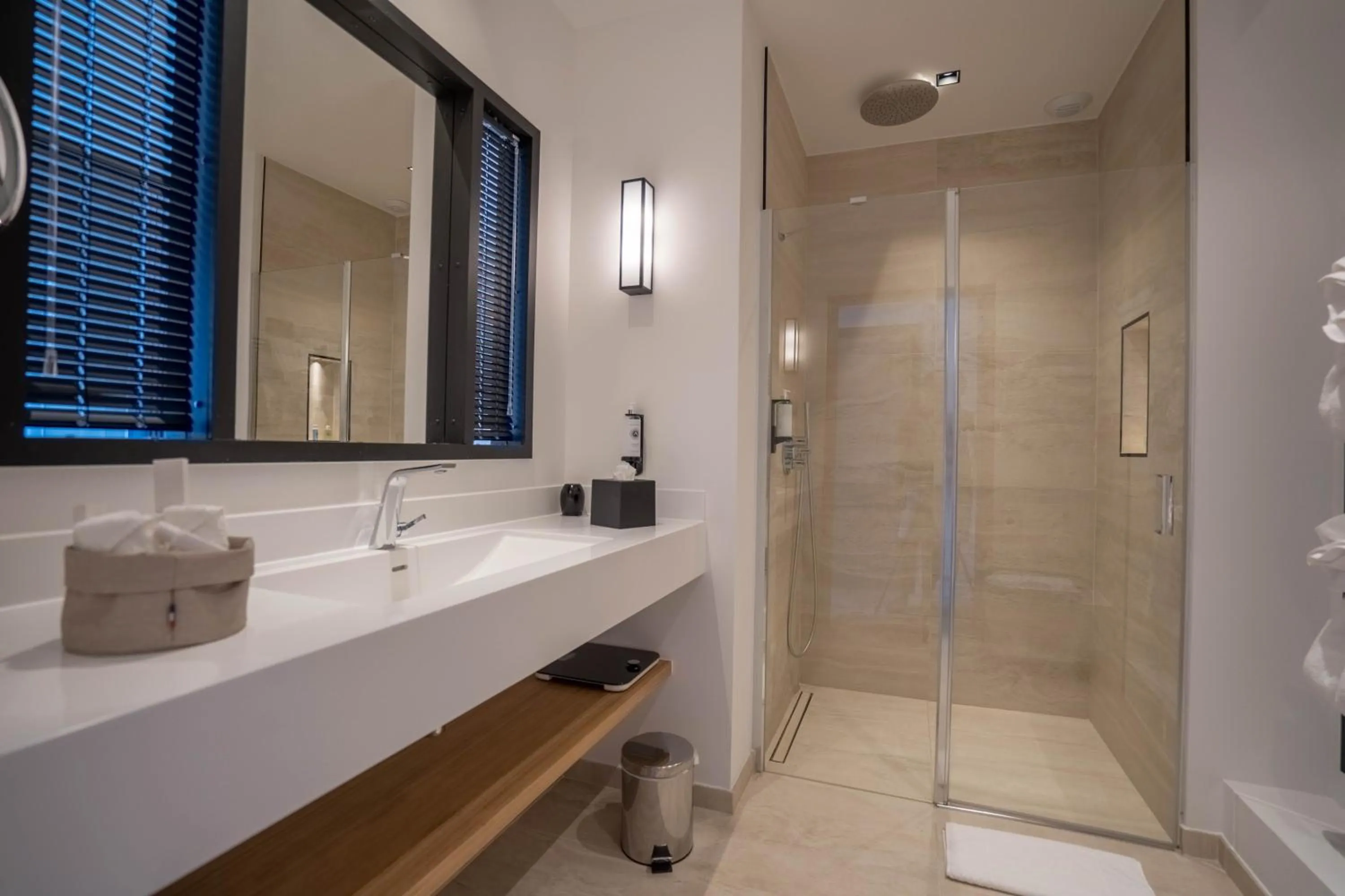 Bathroom in EDEN HÔTEL