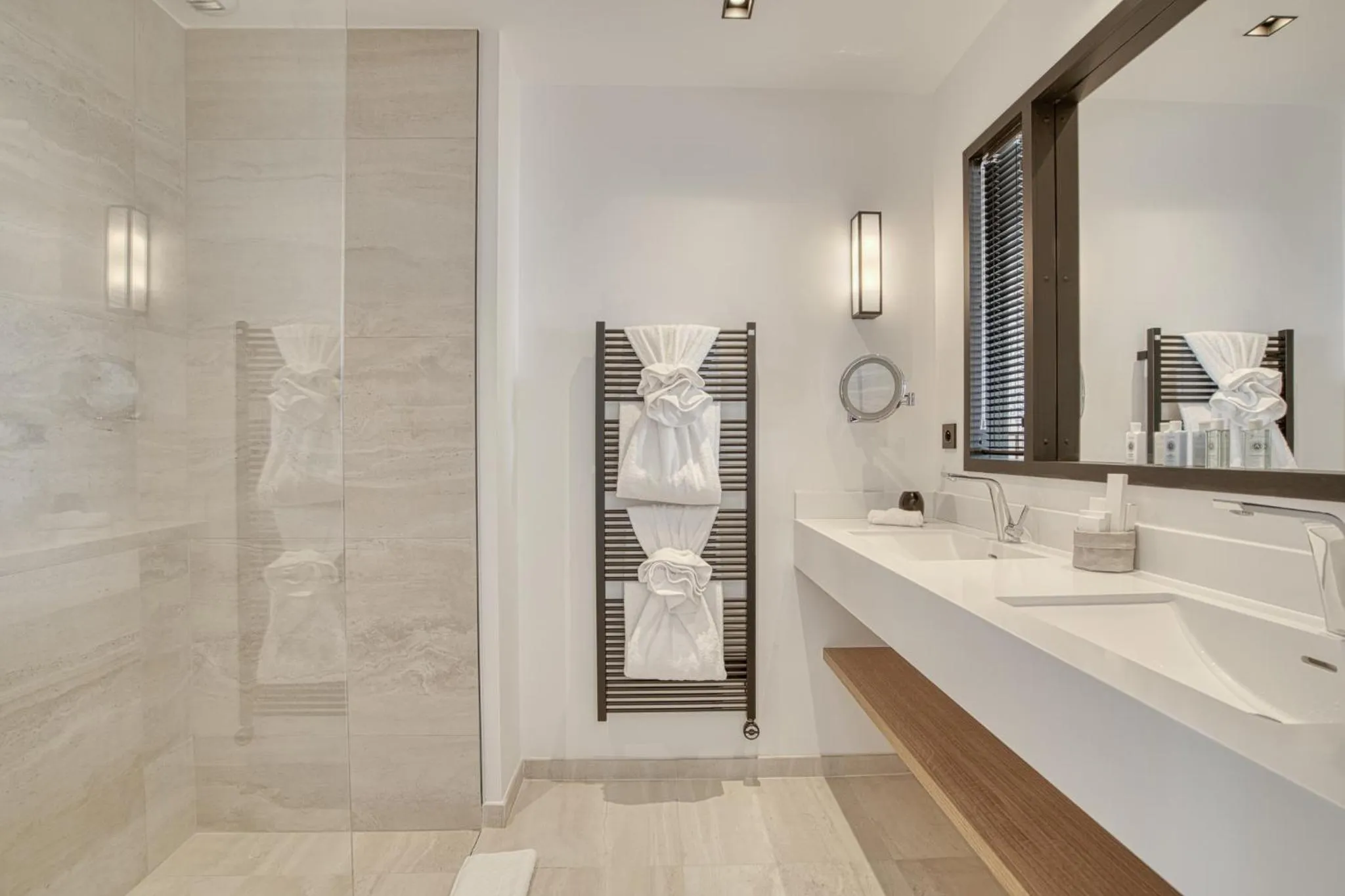 Bathroom in EDEN HÔTEL