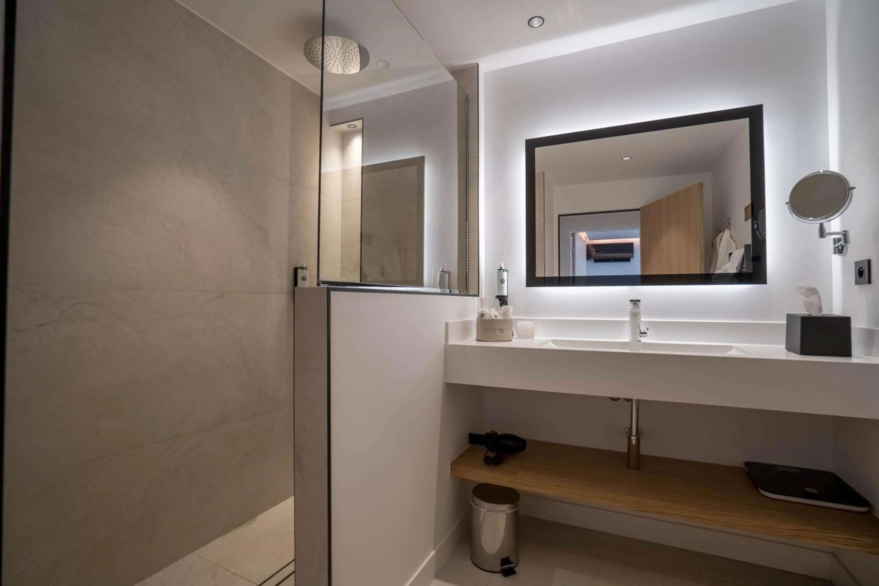 Bathroom in EDEN HÔTEL