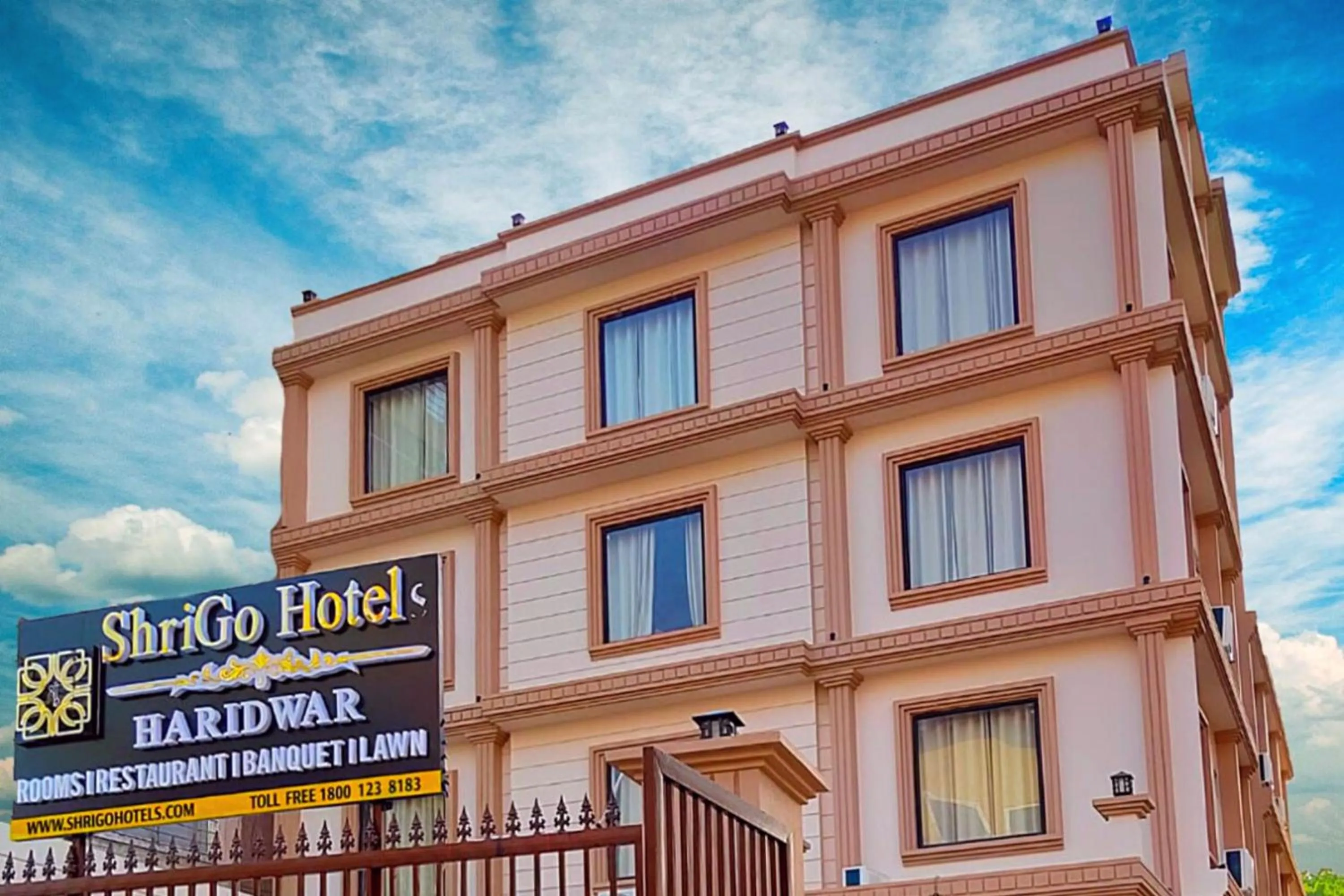 Facade/entrance in ShriGo Hotel Haridwar