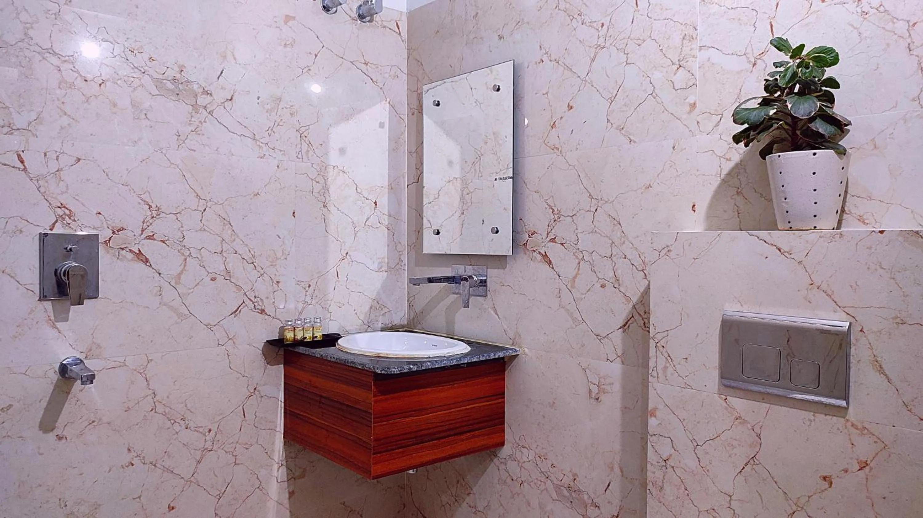 Bathroom in ShriGo Hotel Haridwar