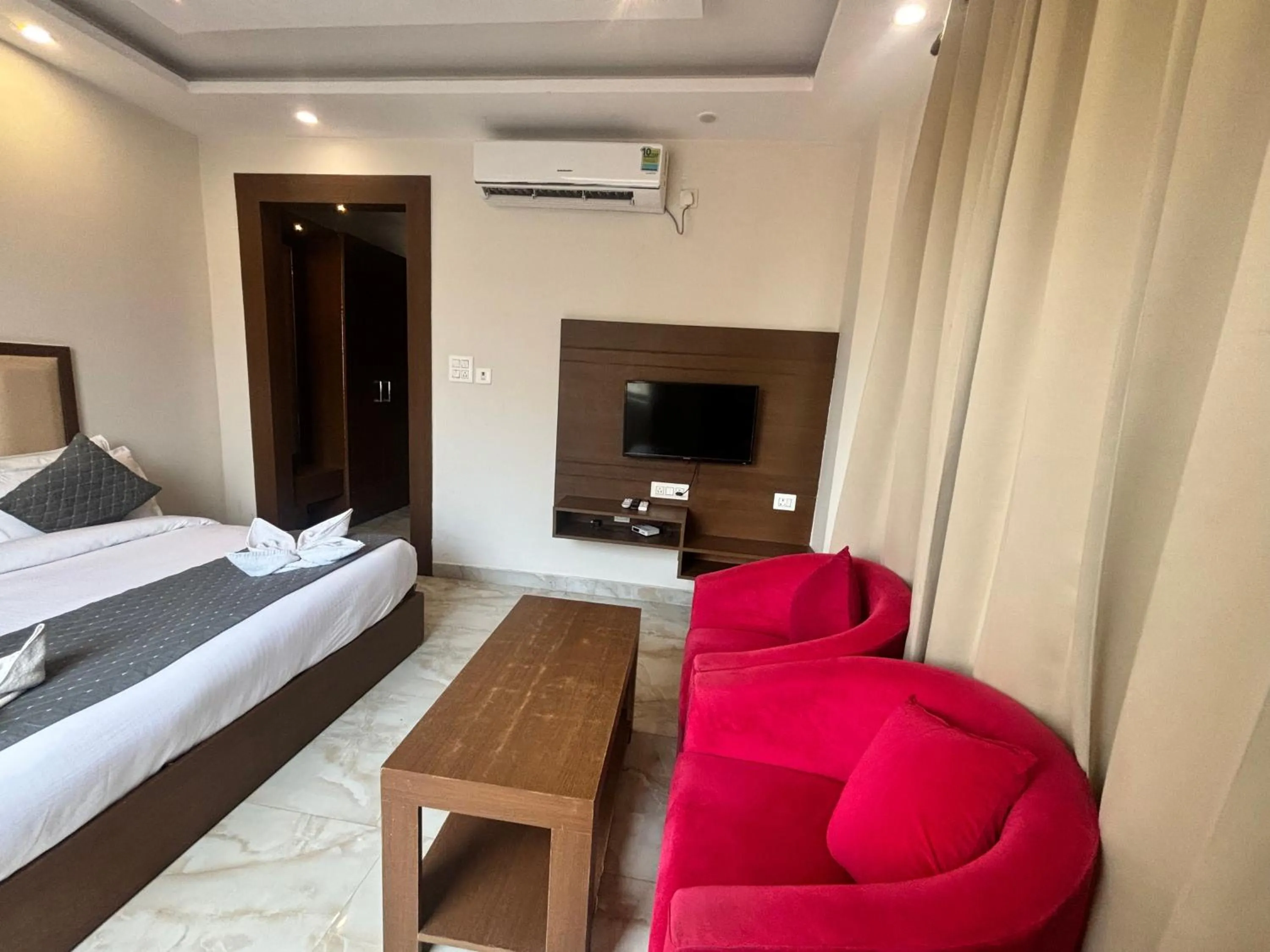 Bedroom in ShriGo Hotel Haridwar