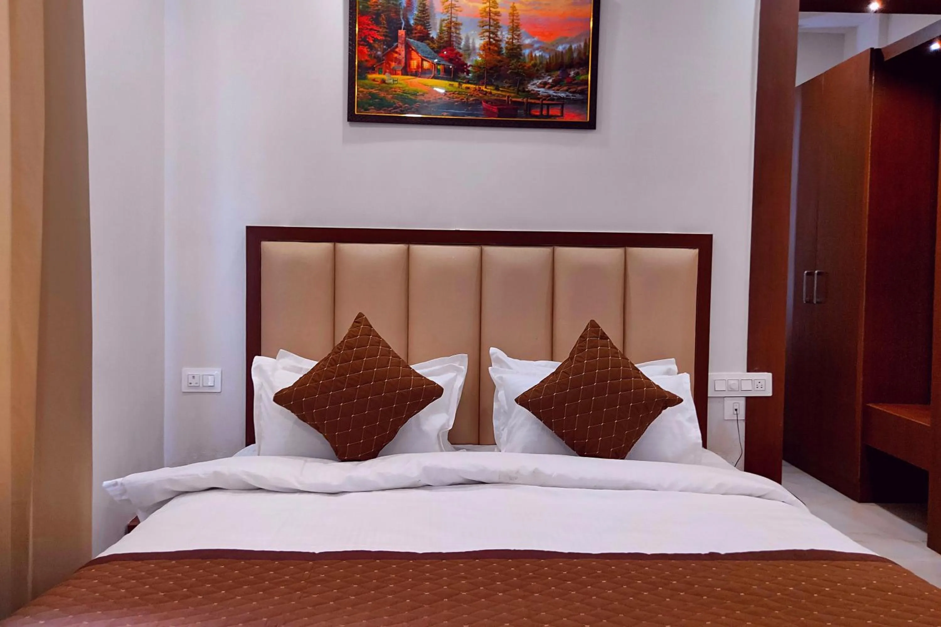 Bedroom in ShriGo Hotel Haridwar