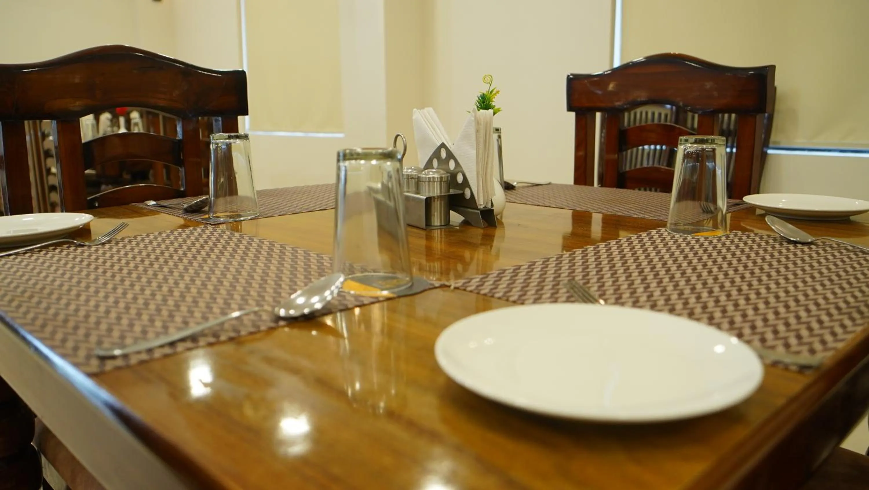 Restaurant/places to eat in ShriGo Hotel Haridwar