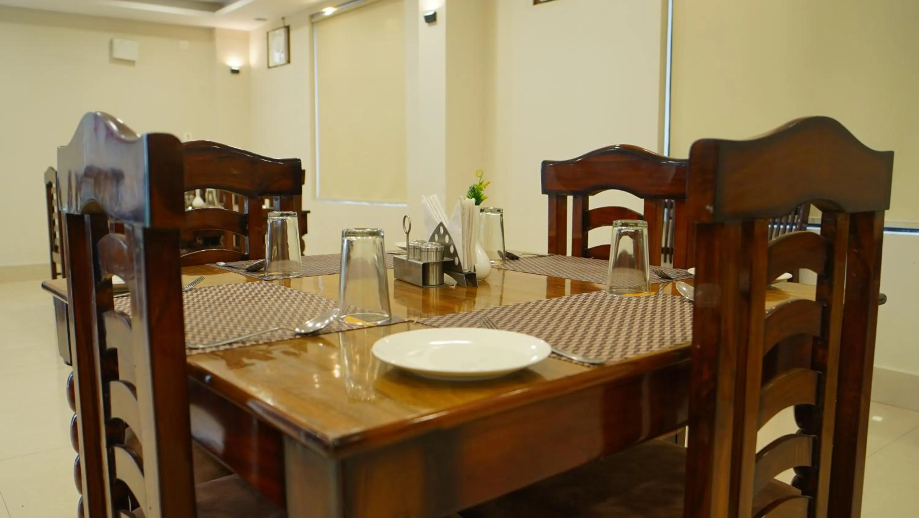 Restaurant/places to eat in ShriGo Hotel Haridwar