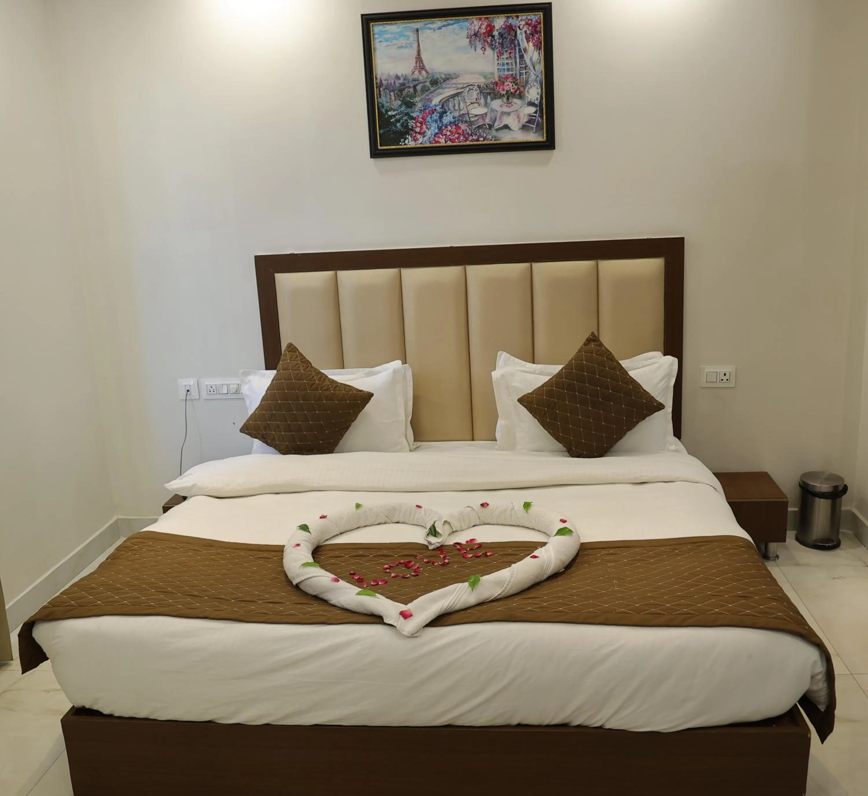 Bed in ShriGo Hotel Haridwar